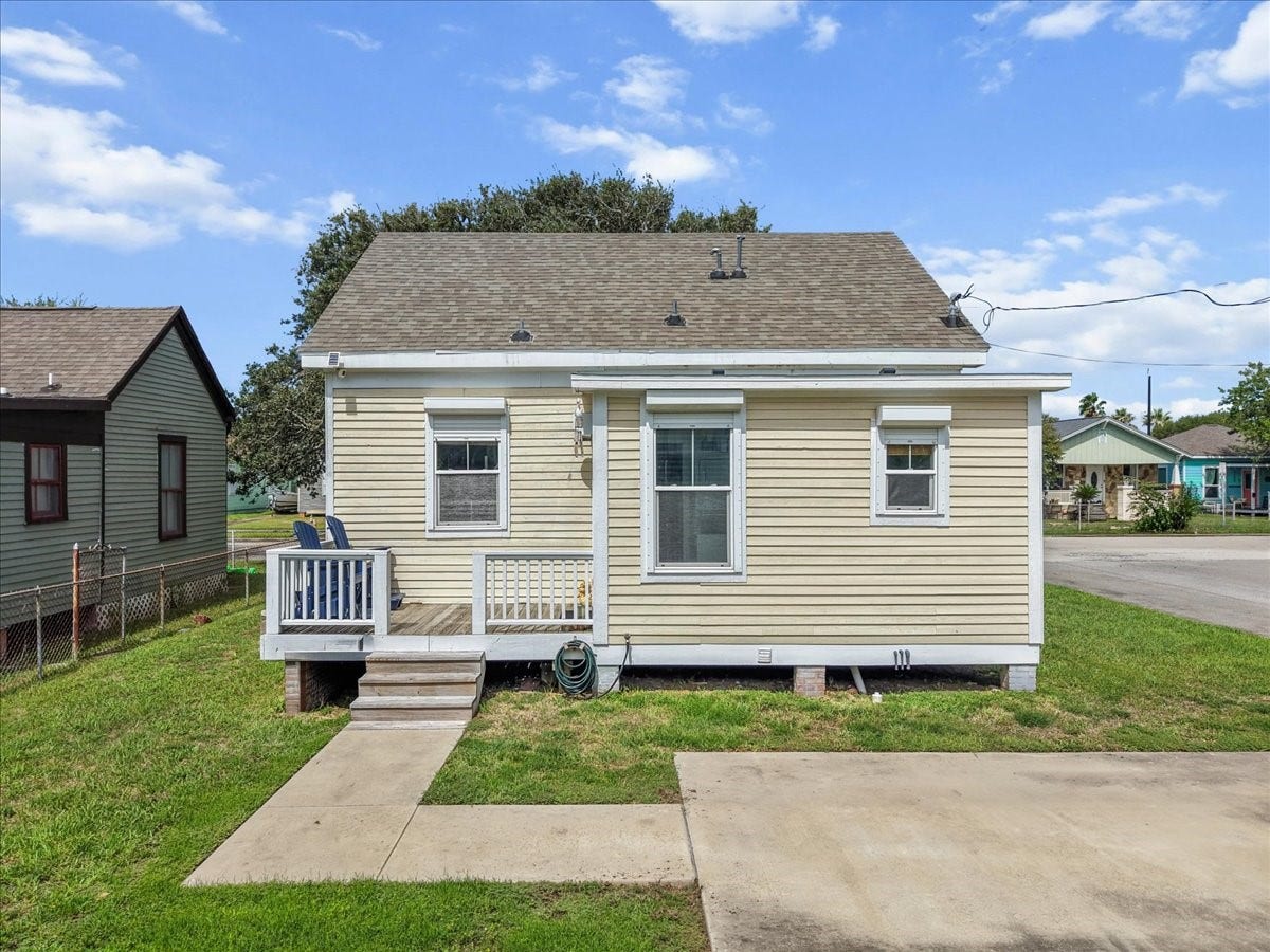 4201 Avenue R, Galveston, TX 77550 Backyard view with room for outdoor enjoyment.