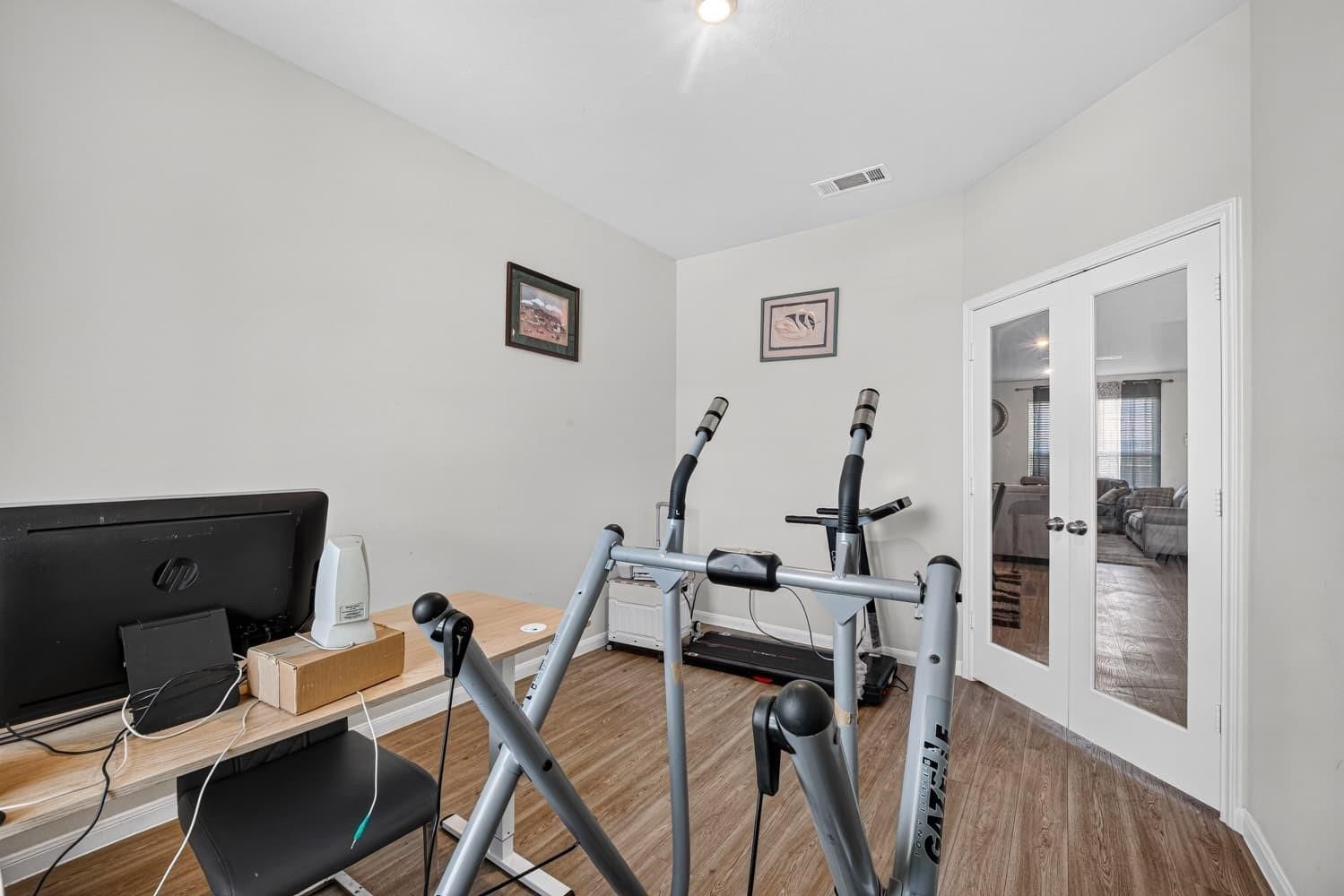 6903 Hobby Wind Ridge Drive, Houston, TX 77075 6903 Hobby Wind Ridge Drive, Houston, TX 77075