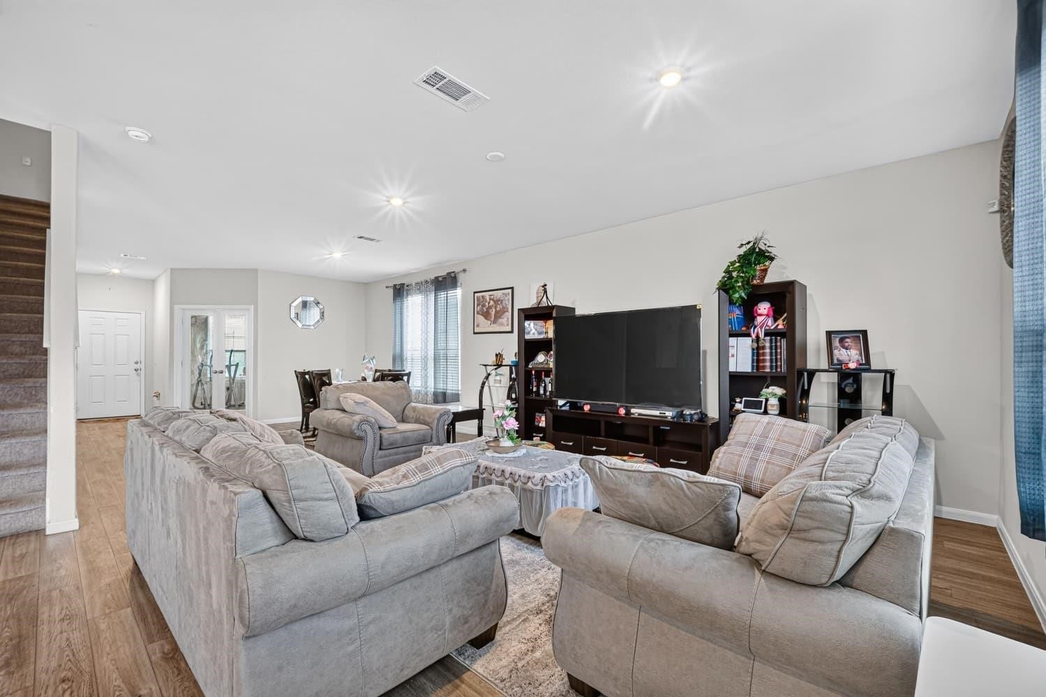 6903 Hobby Wind Ridge Drive, Houston, TX 77075 6903 Hobby Wind Ridge Drive, Houston, TX 77075