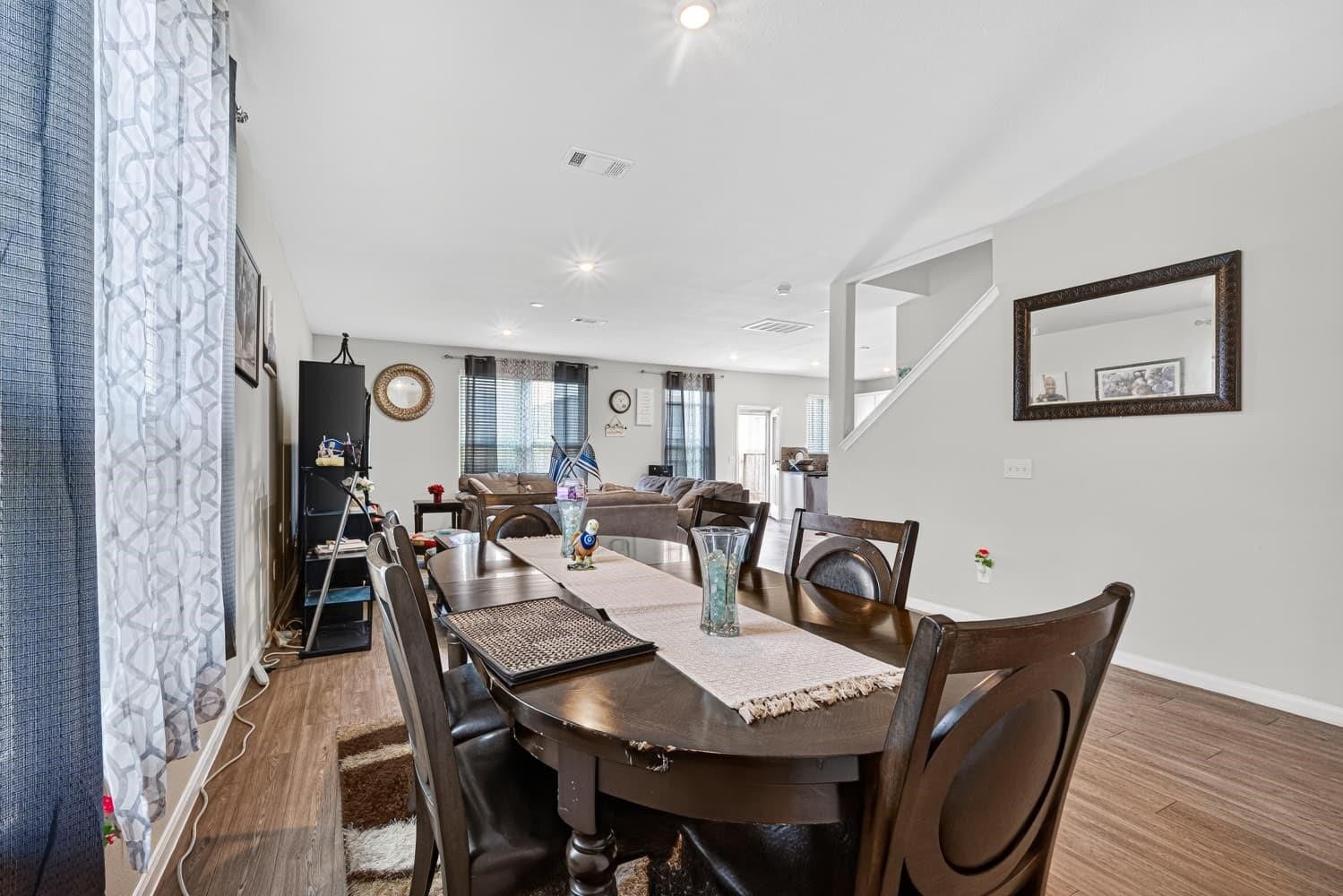 6903 Hobby Wind Ridge Drive, Houston, TX 77075 6903 Hobby Wind Ridge Drive, Houston, TX 77075