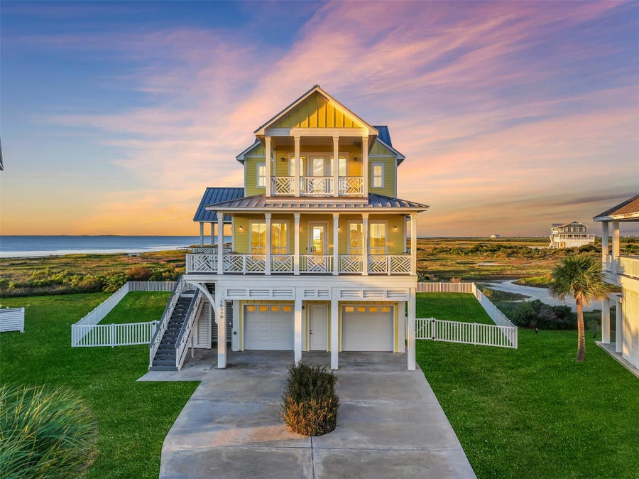 Property photo for 26118 Bay Breeze Drive, Galveston, TX