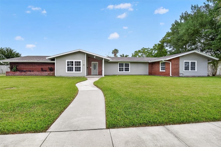 Property photo for 3 20th Avenue N, Texas City, TX