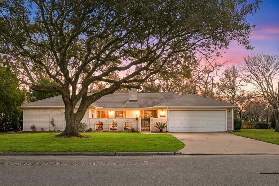 Property photo for 1719 Alta Vista Drive, Alvin, TX