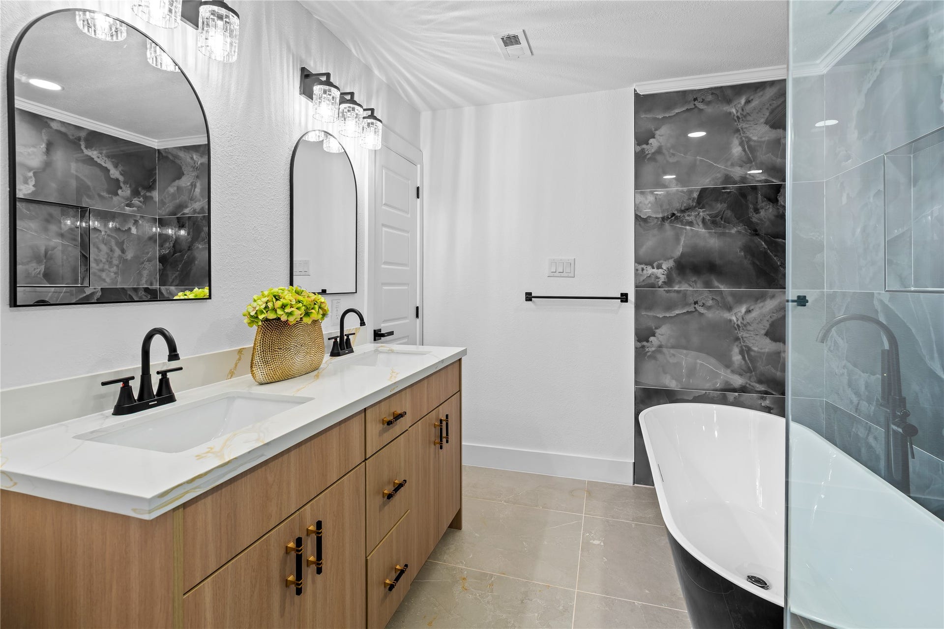 5751 Jason Street, Houston, TX 77096 5751 Jason Street, Houston, TX 77096