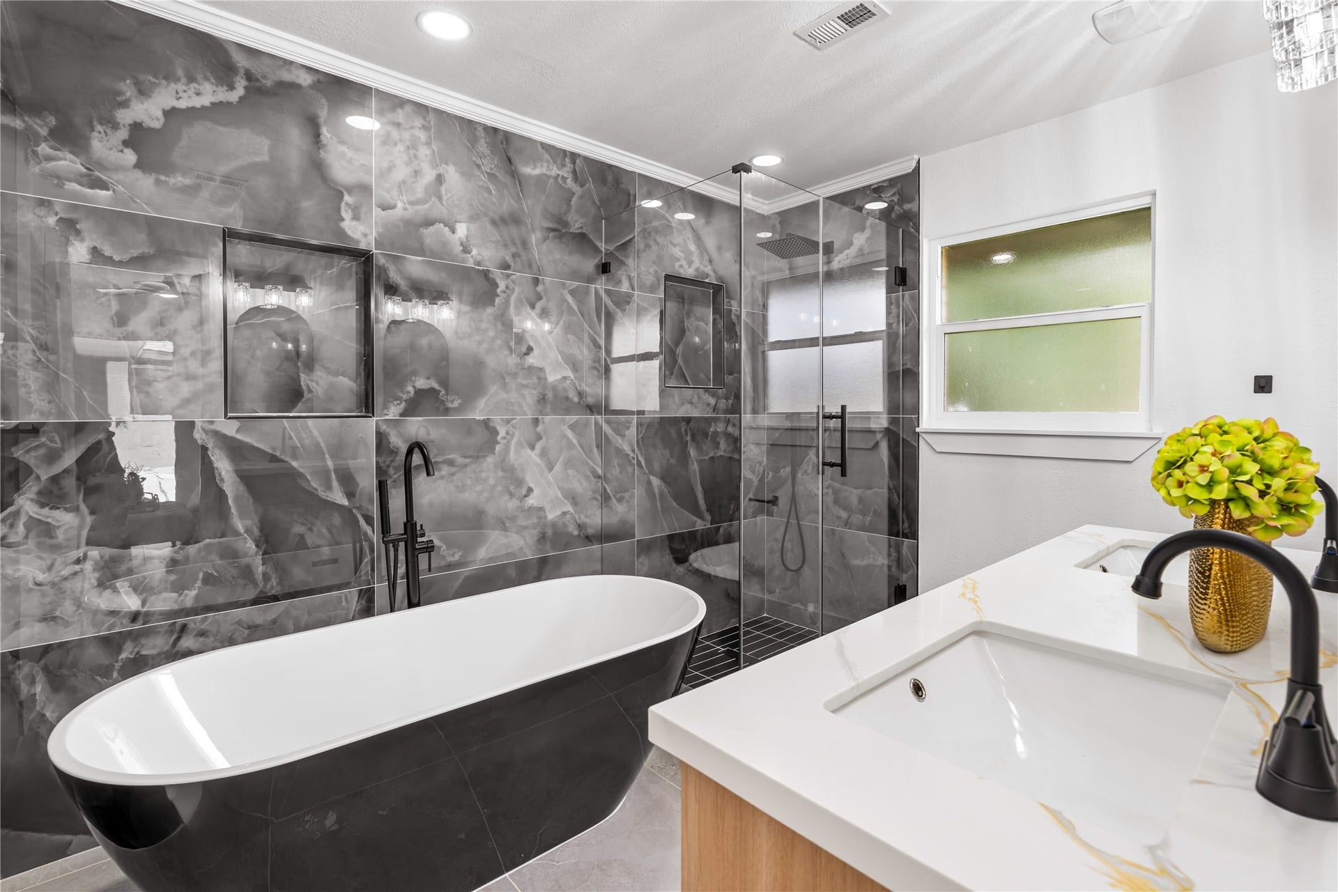 5751 Jason Street, Houston, TX 77096 5751 Jason Street, Houston, TX 77096