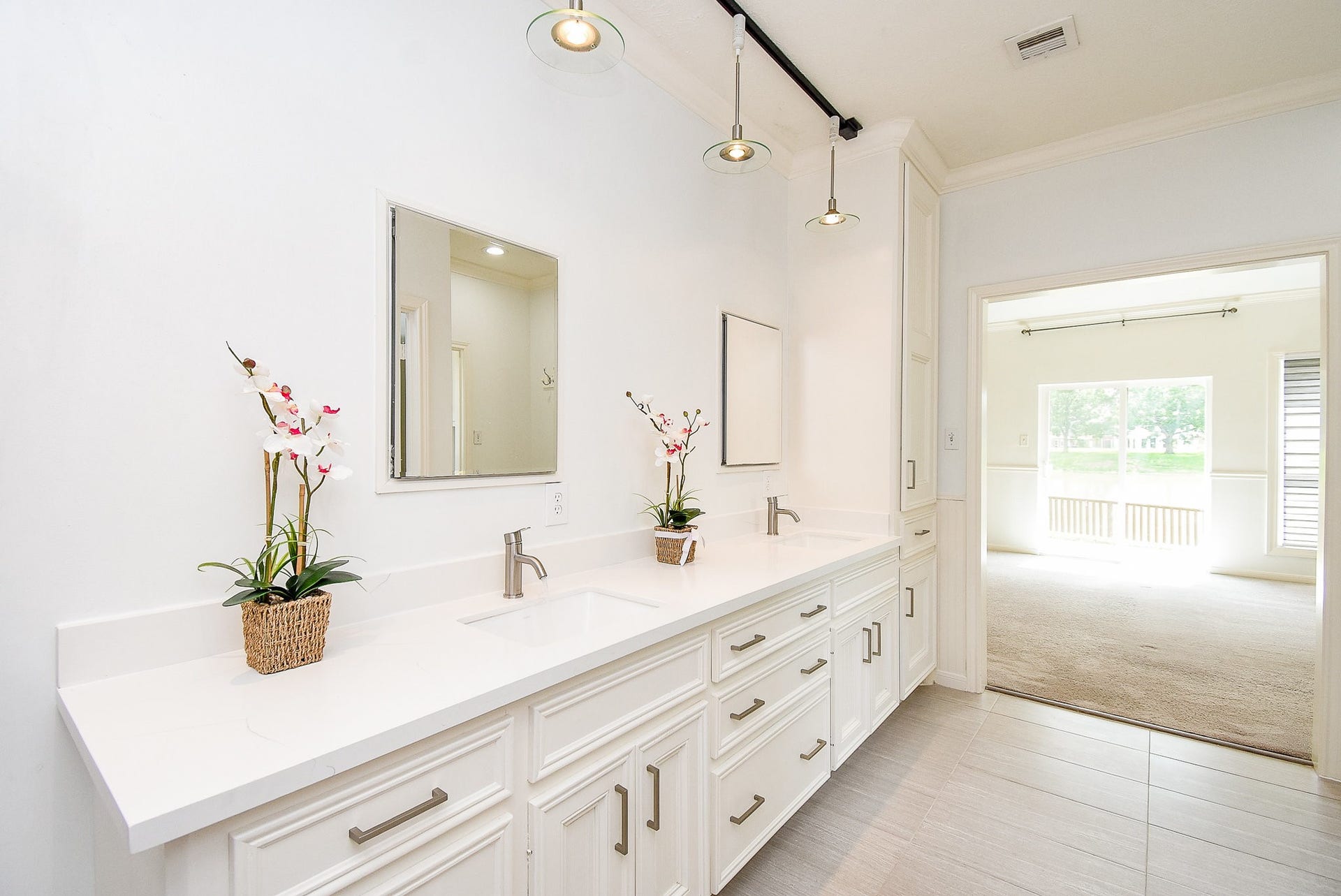 1231 Creekford Circle, Sugar Land, TX 77478 Primary bathroom features Walk-In Closet