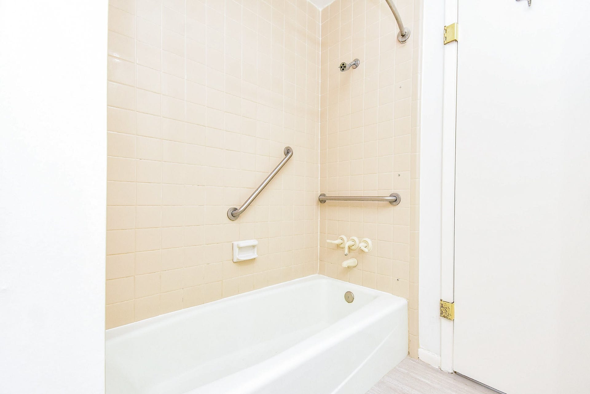 1231 Creekford Circle, Sugar Land, TX 77478 Secondary Bathroom