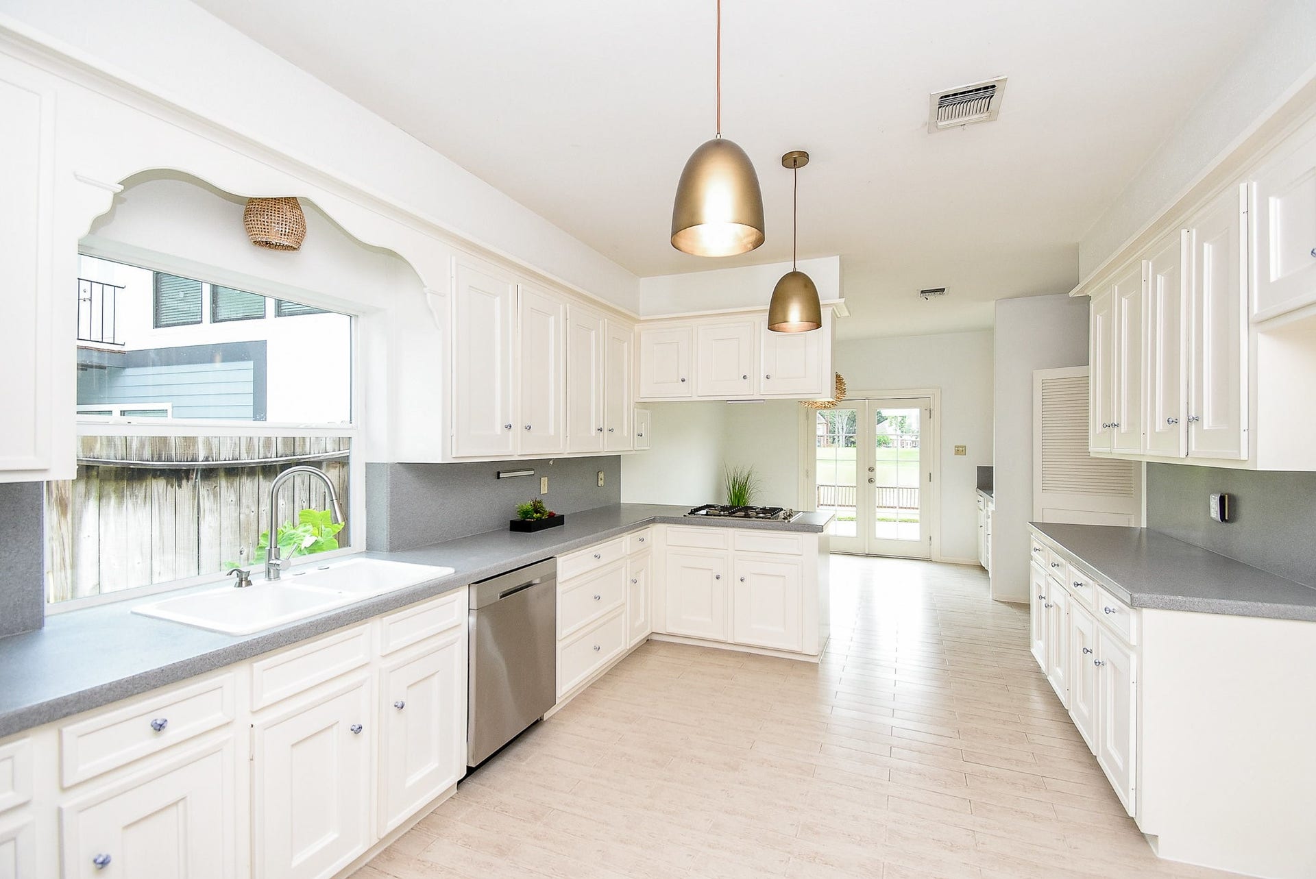 1231 Creekford Circle, Sugar Land, TX 77478 Kitchen features New Gas Range