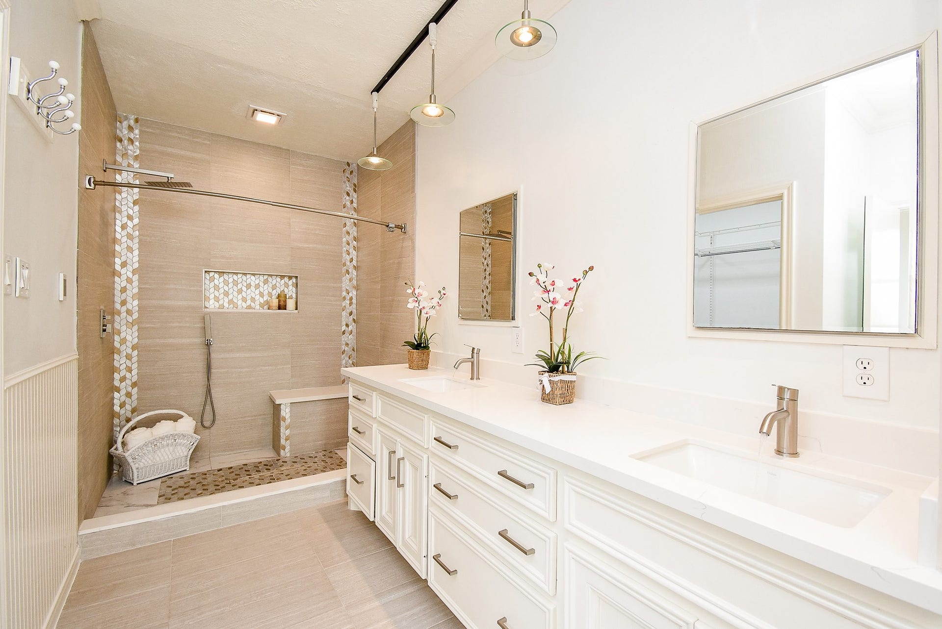 1231 Creekford Circle, Sugar Land, TX 77478 Updated Primary bathroom with Walk-In shower featuring SunTouch Heated floor!
