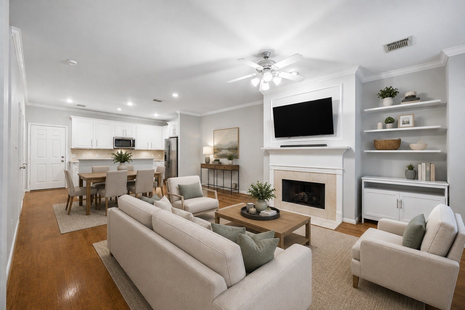 811 W Heights Hollow Lane, Houston, TX 77007 Virtually Staged. Easy flow between the kitchen, dining, and living areas!
