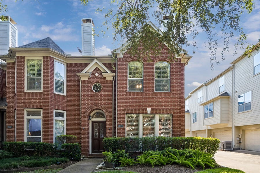 Property photo for 811 W Heights Hollow Lane, Houston, TX