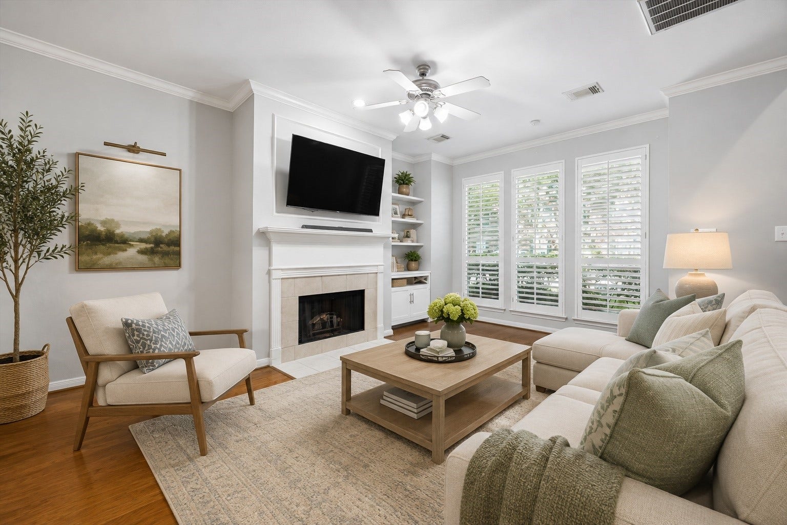 811 W Heights Hollow Lane, Houston, TX 77007 Virtually Staged