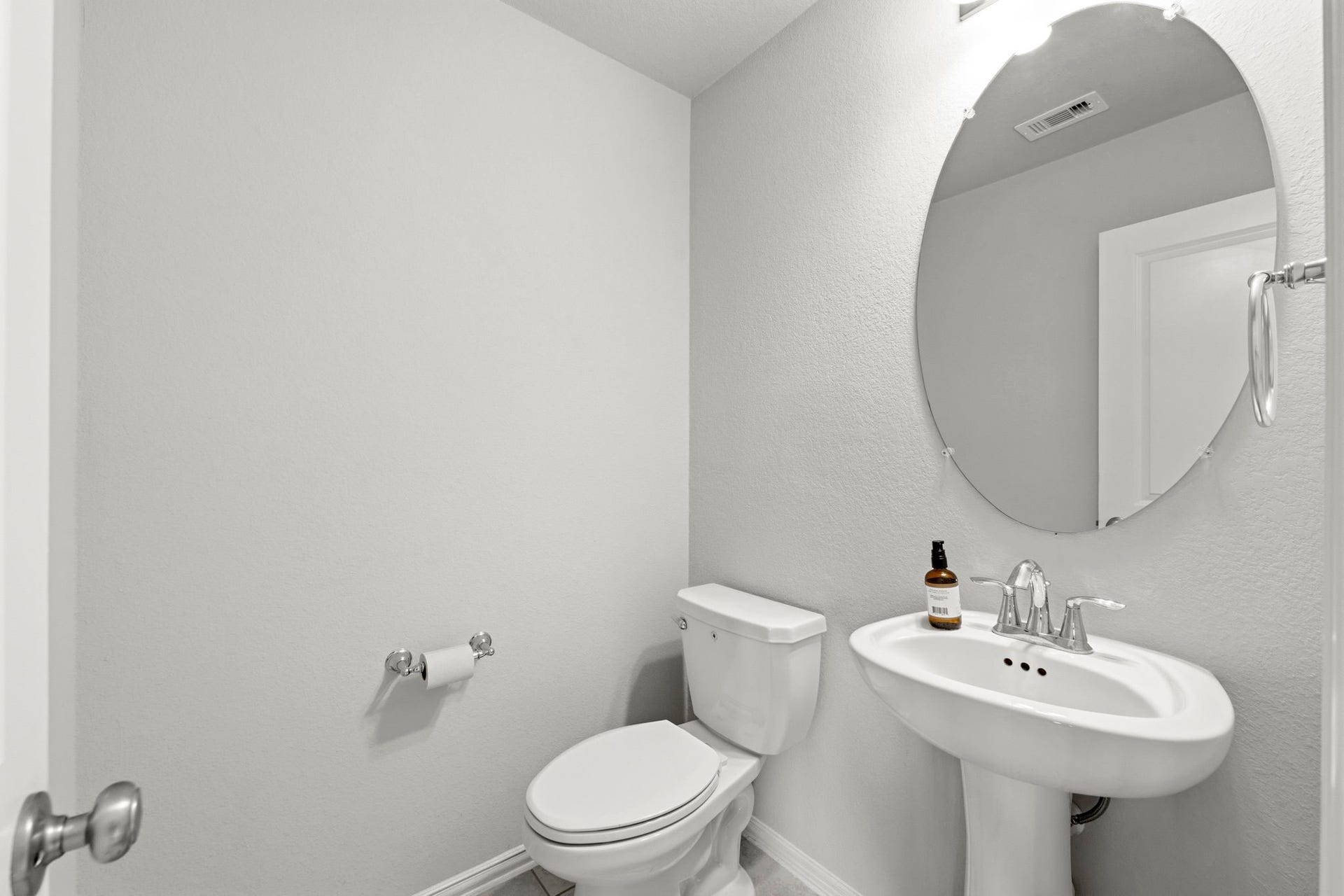 2143 Moss Creek Lane, Conroe, TX 77304 The upstairs flex room is complemented by a private half bath.