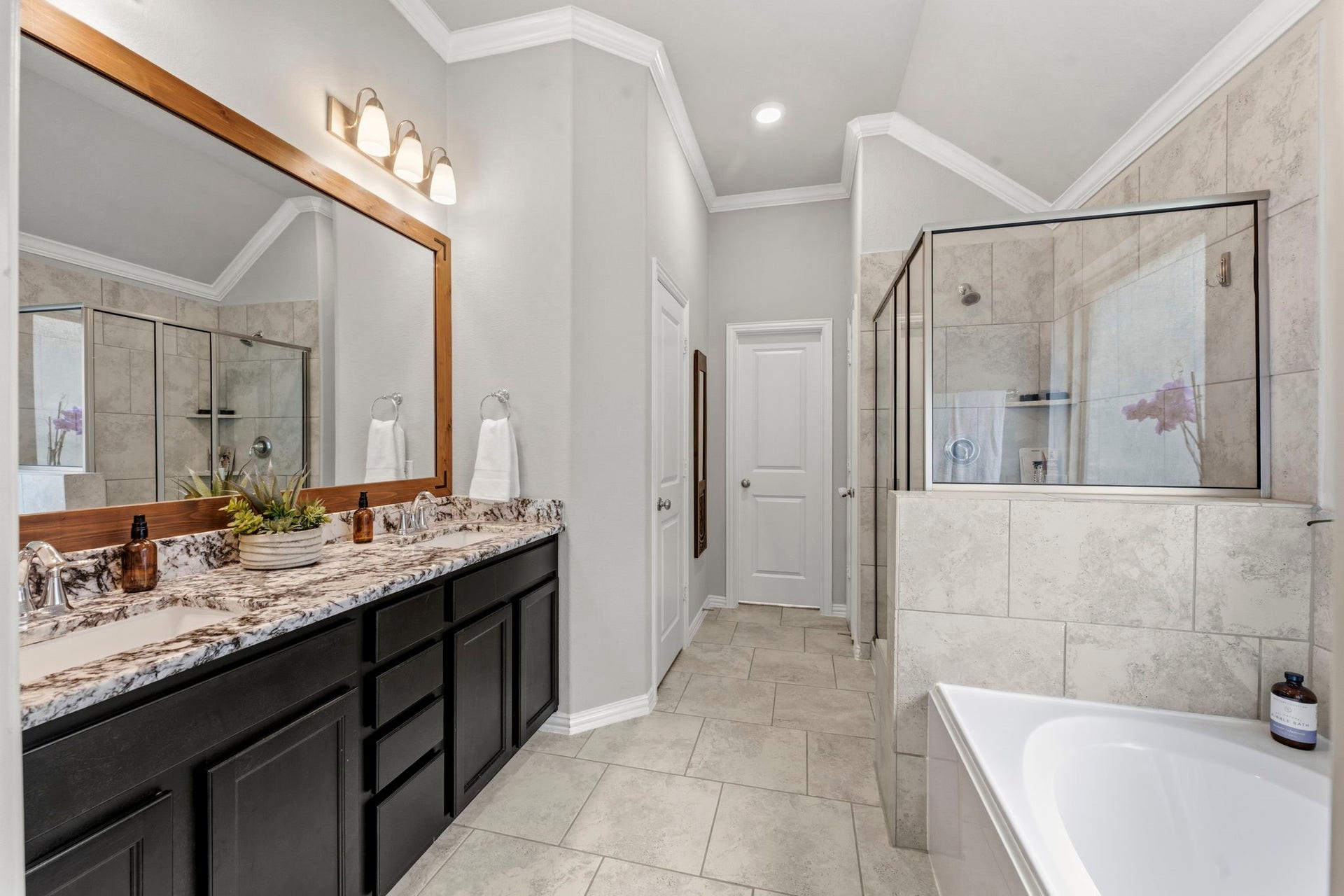 2143 Moss Creek Lane, Conroe, TX 77304 Another view of the primary bathroom.