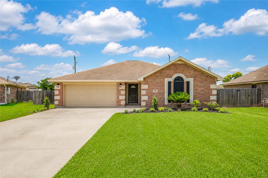 Property photo for 4114 Twin Drive E, Santa Fe, TX