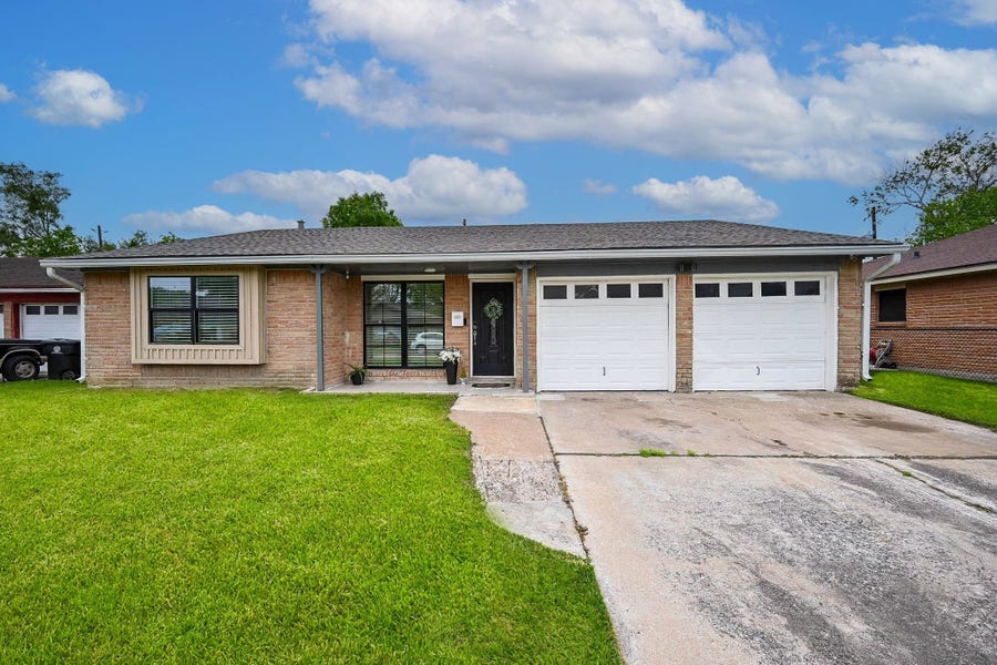 Property photo for 4827 Knotty Oaks Trail, Houston, TX