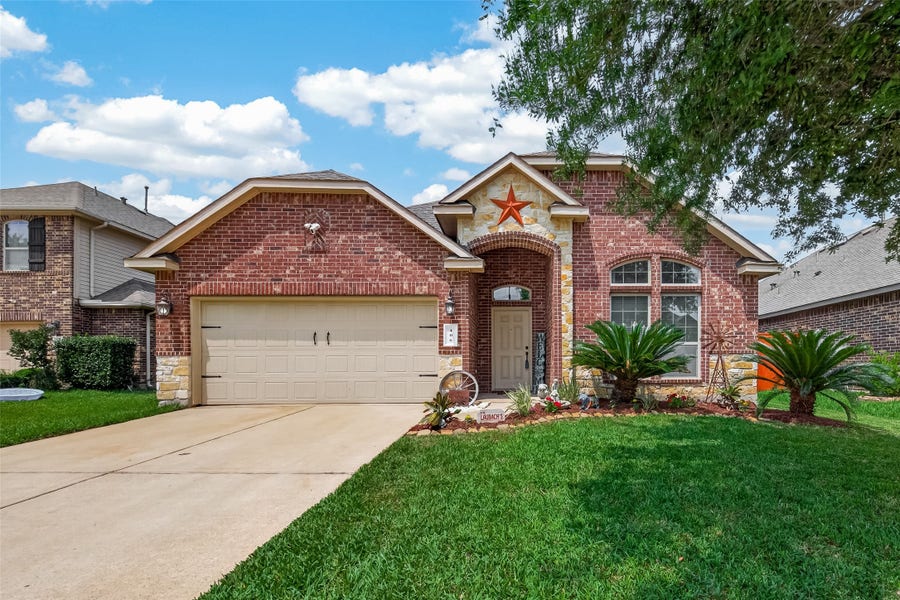 Property photo for 106 Bogey Circle, La Porte, TX