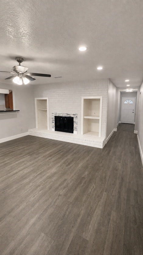 4522 Rosegate Drive, Spring, TX 77373 Living room and hallway