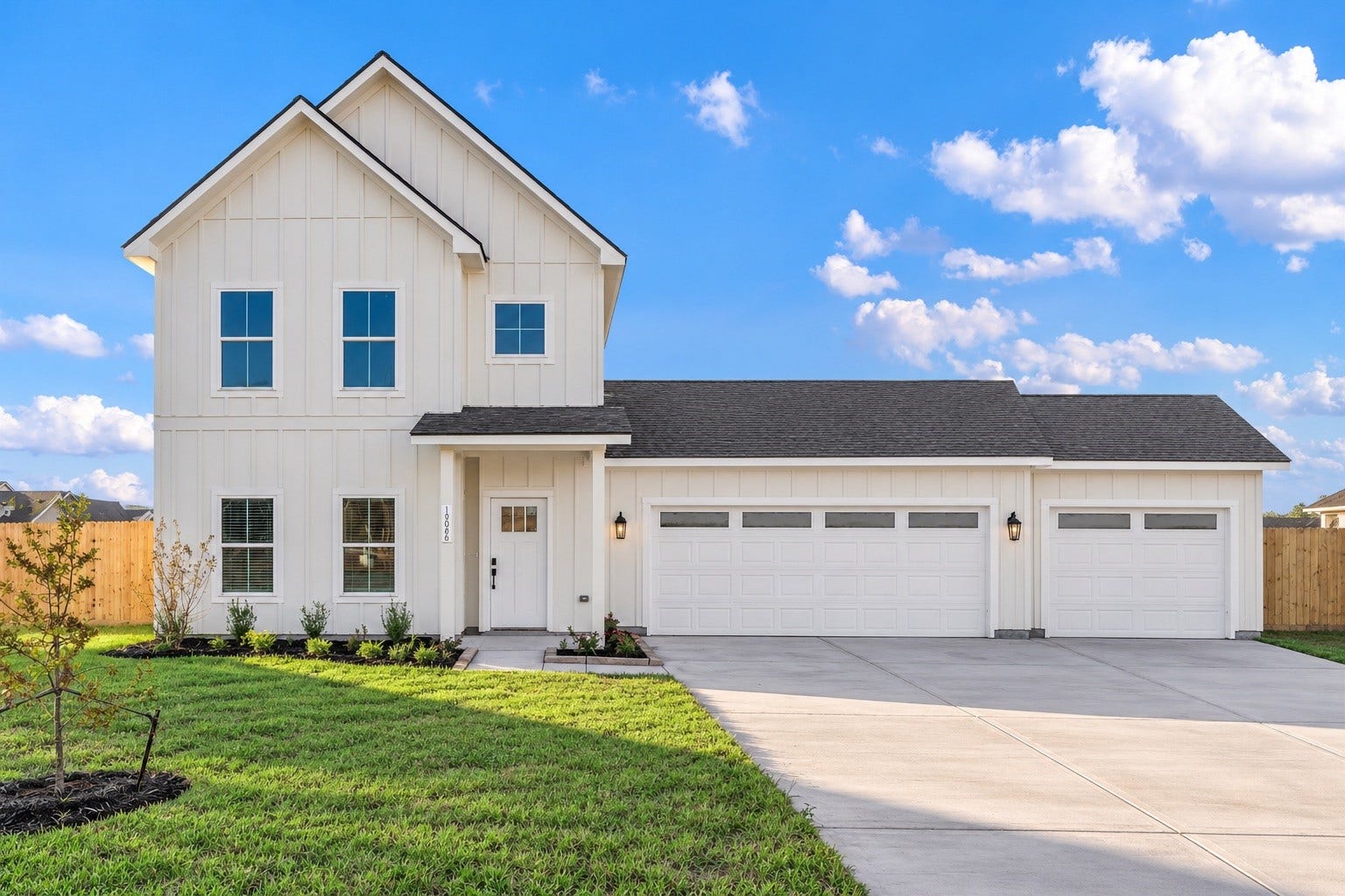 11315 Luna Drive, Conroe, TX 77306 This home is currently under construction, with the opportunity to select your preferred exterior and interior finishes. Please contact our Sales Consultant for full details, available selections, and current availability. Photo shown is a sample of a recently completed home and is for reference only.