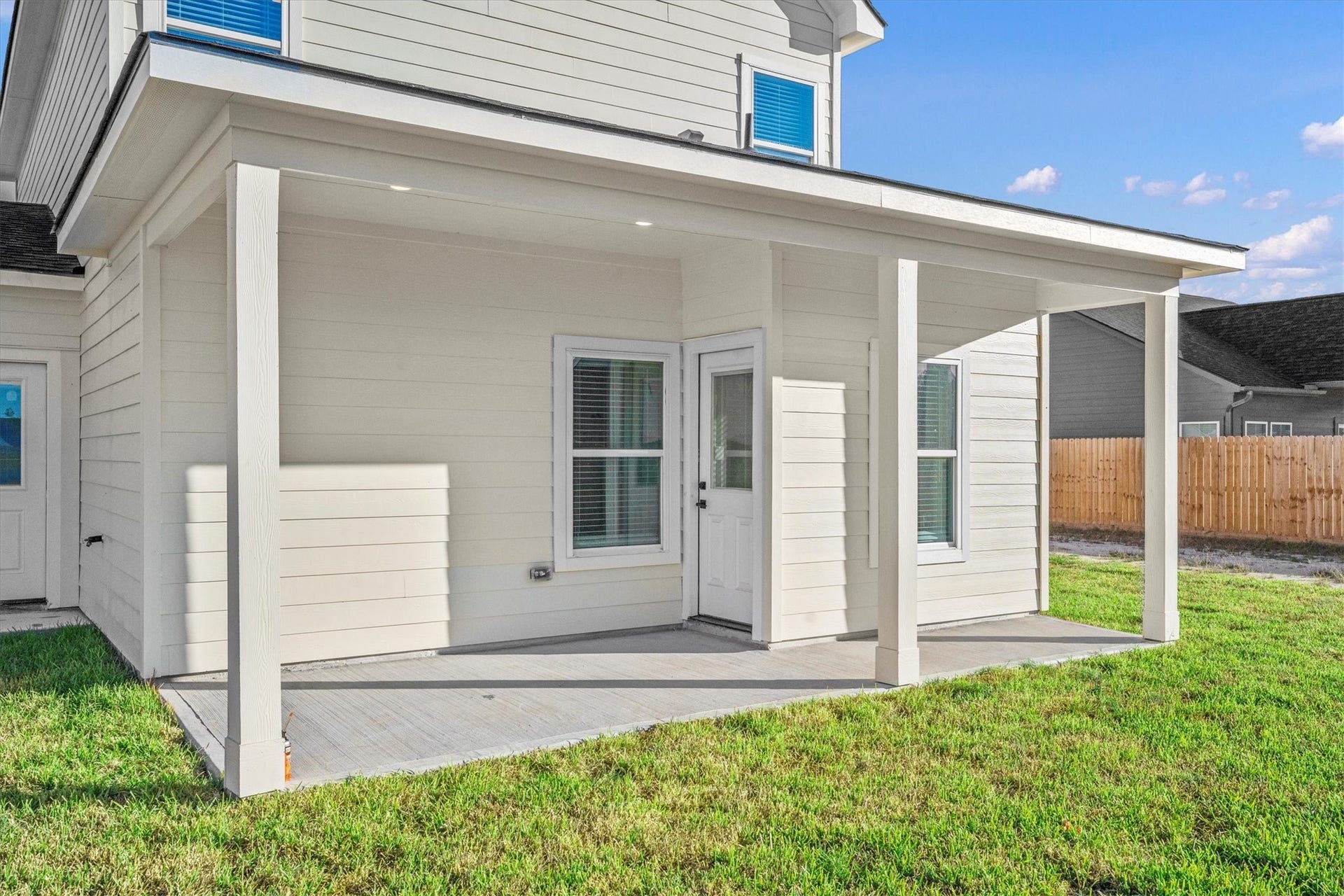 11315 Luna Drive, Conroe, TX 77306 This home is currently under construction, with the opportunity to select your preferred exterior and interior finishes. Please contact our Sales Consultant for full details, available selections, and current availability. Photo shown is a sample of a recently completed home and is for reference only.