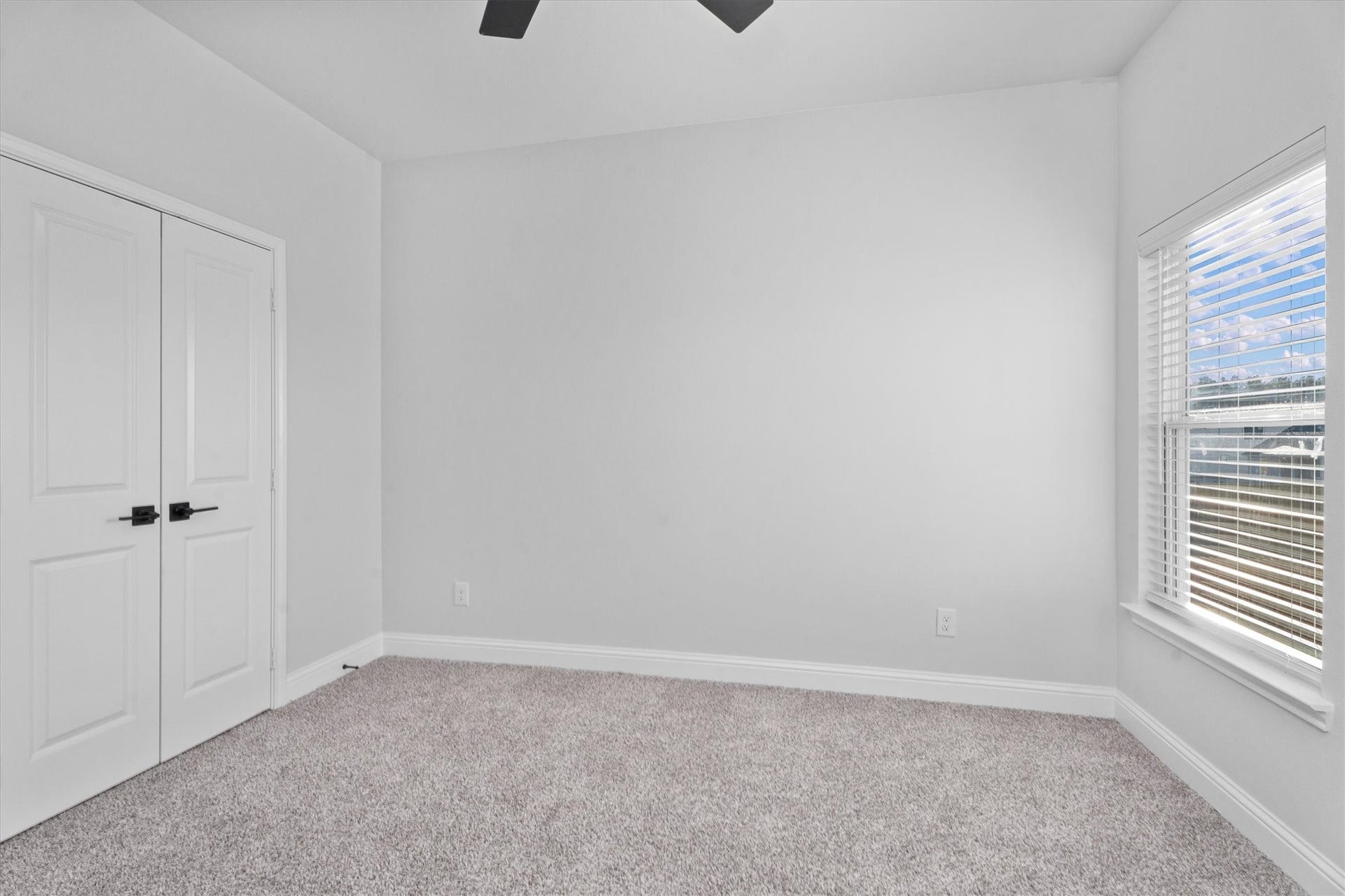 11315 Luna Drive, Conroe, TX 77306 This home is currently under construction, with the opportunity to select your preferred exterior and interior finishes. Please contact our Sales Consultant for full details, available selections, and current availability. Photo shown is a sample of a recently completed home and is for reference only.