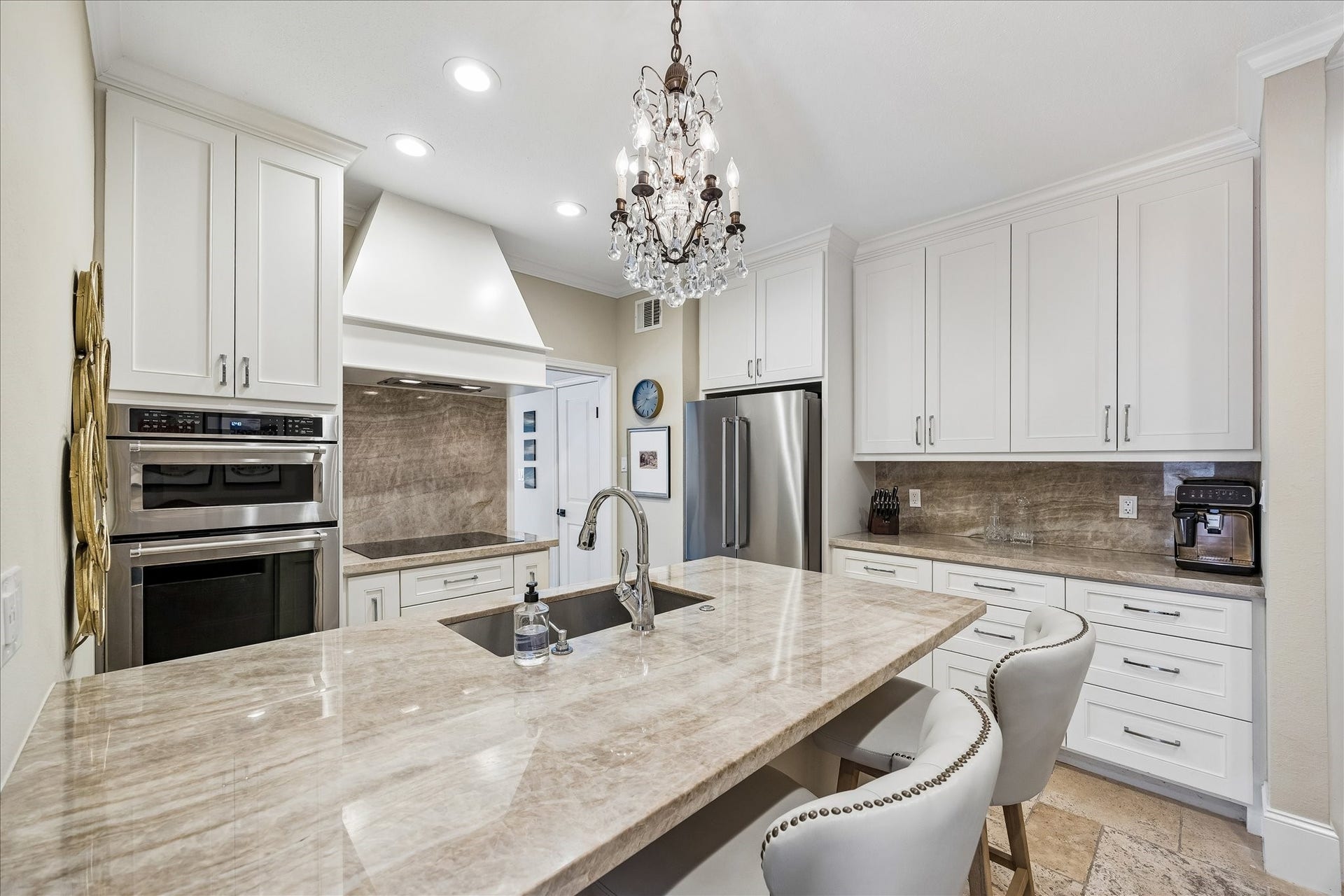 2555 Bering Drive, #11, Houston, TX 77057 Attention to detail meets functionality in this beautifully designed kitchen, featuring ample storage space and integrated extra seating.