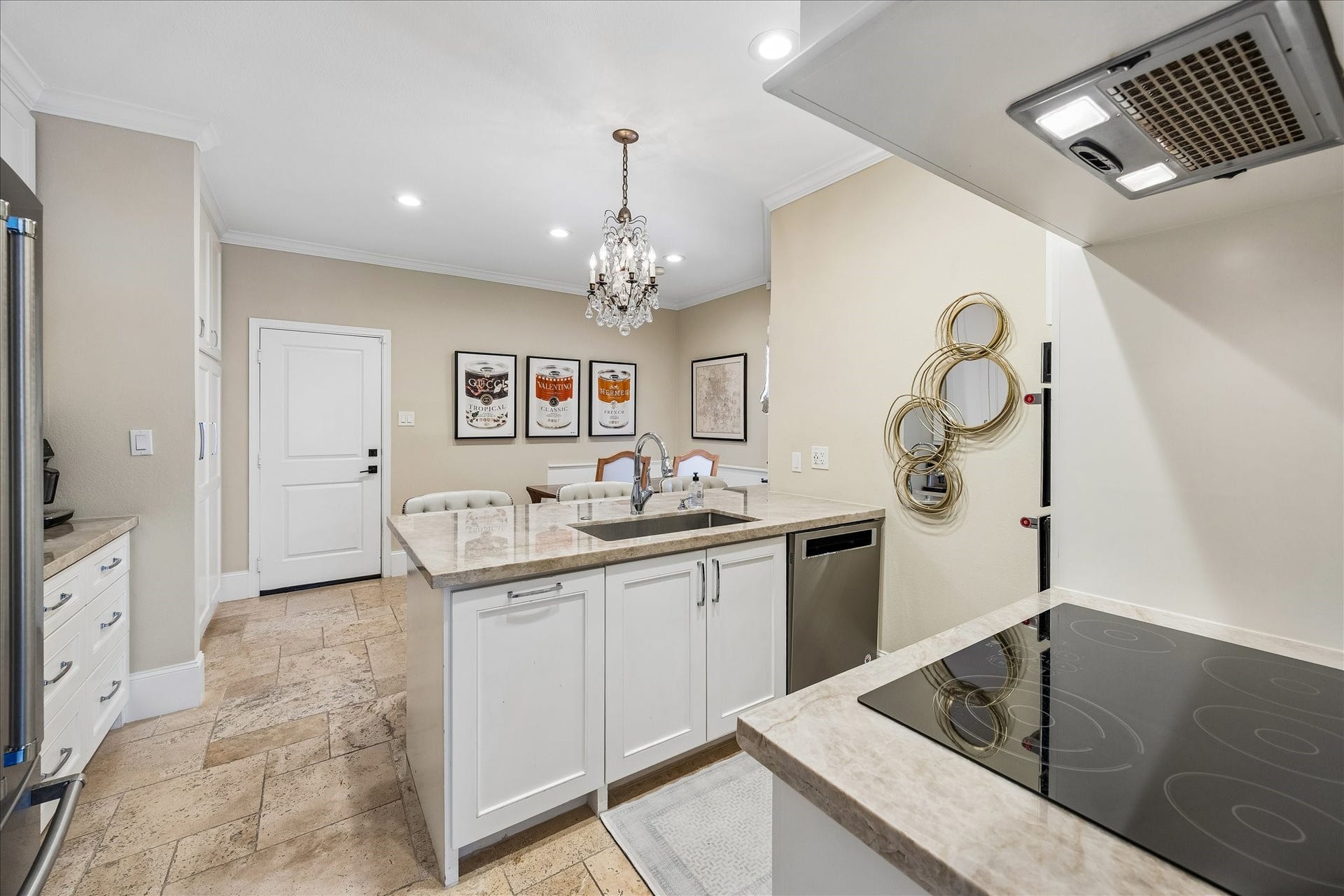 2555 Bering Drive, #11, Houston, TX 77057 This kitchen has been fully remodeled and now features new KitchenAid appliances, quartzite natural stone countertops, custom cabinetry, and a separate eating area.