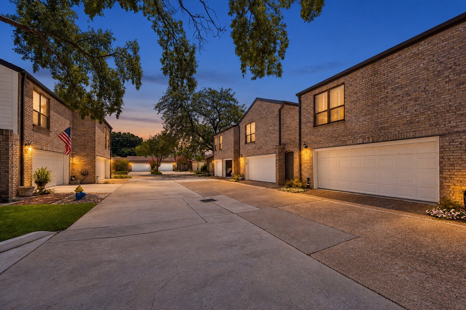 2555 Bering Drive, #11, Houston, TX 77057 Quiet community with ample visitor parking scattered throughout and two car garage attached.