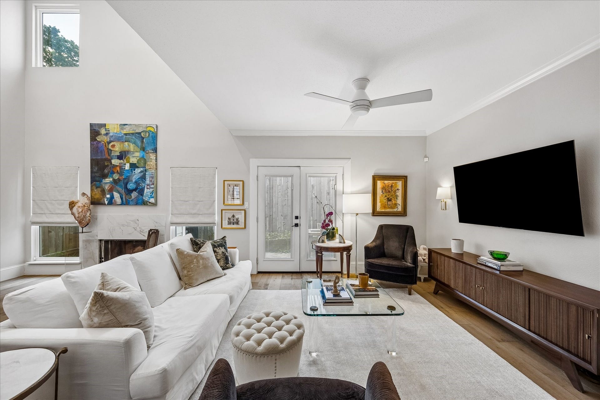 2555 Bering Drive, #11, Houston, TX 77057 The spacious and bright living room features an open-concept layout with expansive windows that flood the area with natural light and access to the private, low-maintenance back patio.