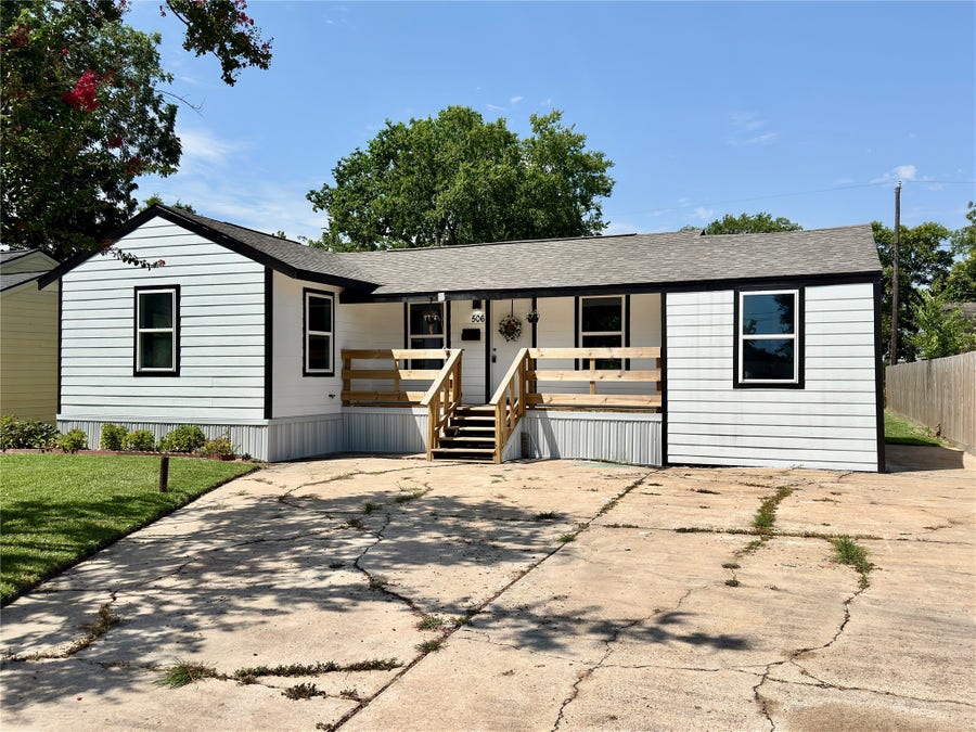 Property photo for 506 S Iowa Street, La Porte, TX