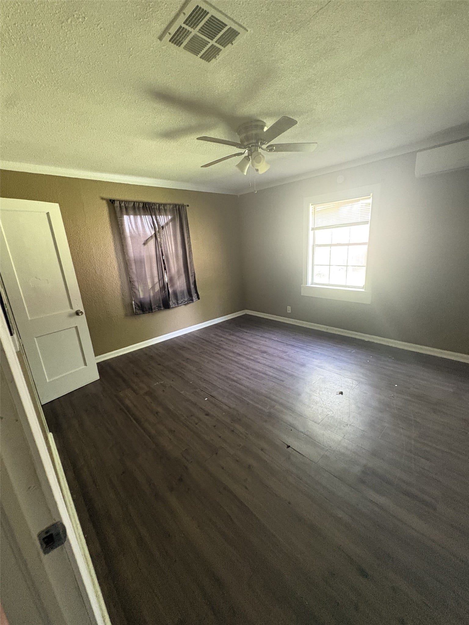 113 N Pecan Drive, Texas City, TX 77591 Another room features two windows, a ceiling fan, and wood-look flooring.