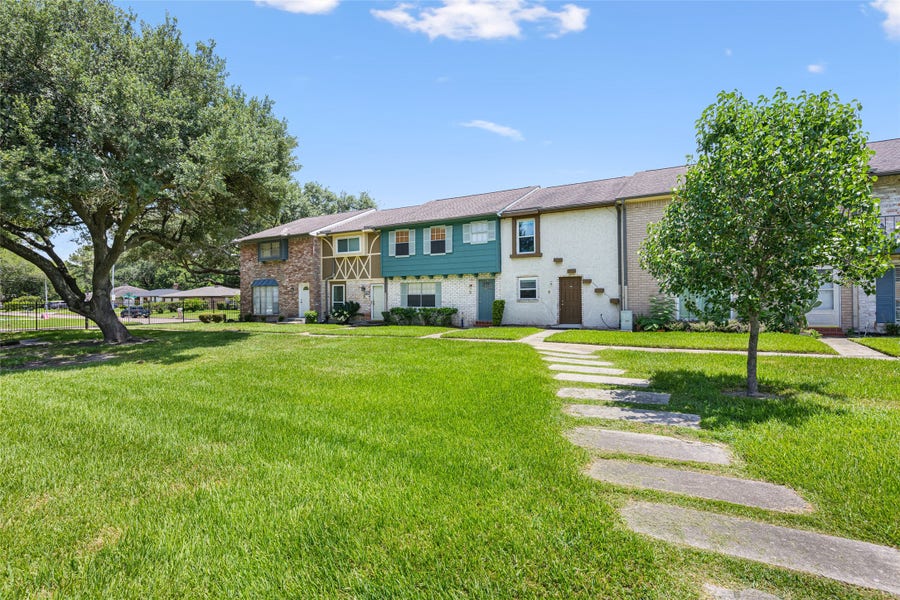 Property photo for 3808 Laura Leigh Drive, Friendswood, TX