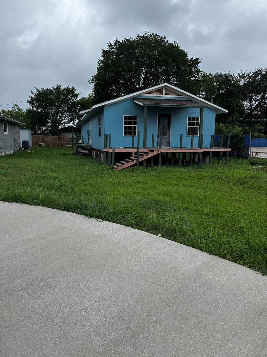Property photo for 522 Grand Avenue, Bacliff, TX