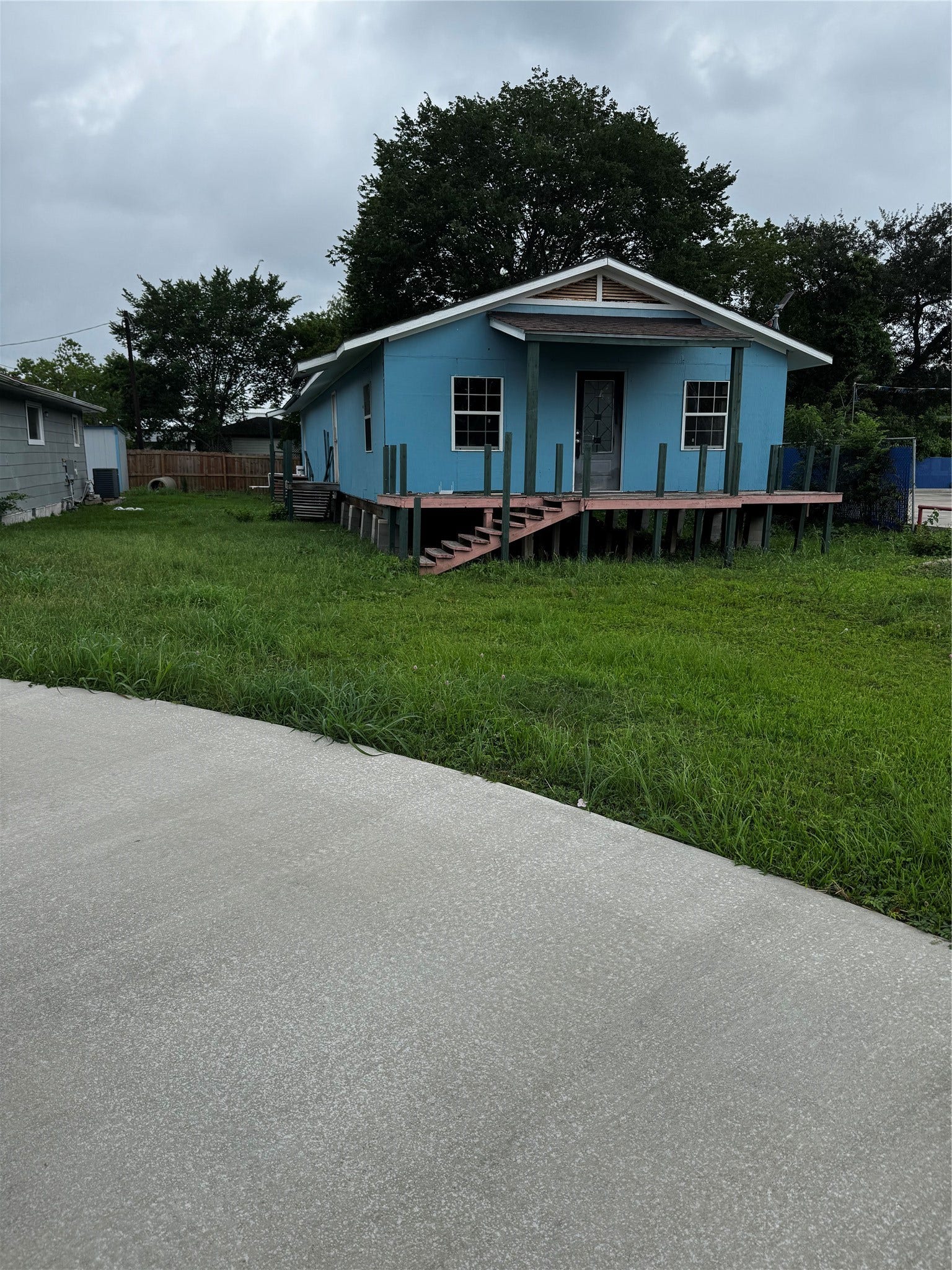522 Grand Avenue, Bacliff, TX 77518 522 Grand Avenue, Bacliff, TX 77518