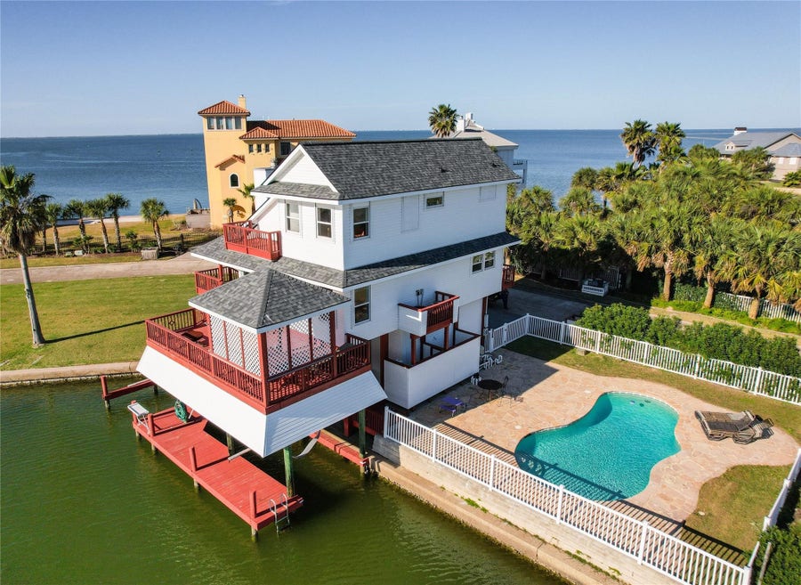 Property photo for 16619 Bayfront Drive, Jamaica Beach, TX