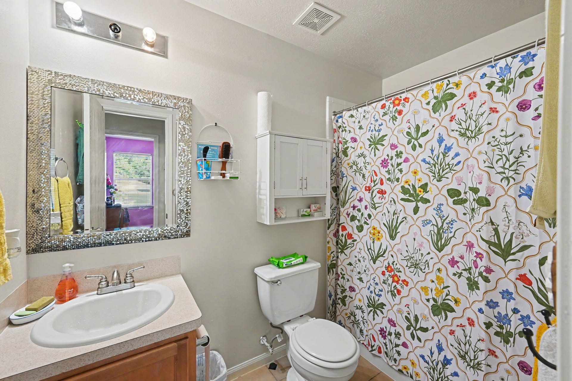 1819 Emerald Pathway Drive, Spring, TX 77388 Secondary bathroom