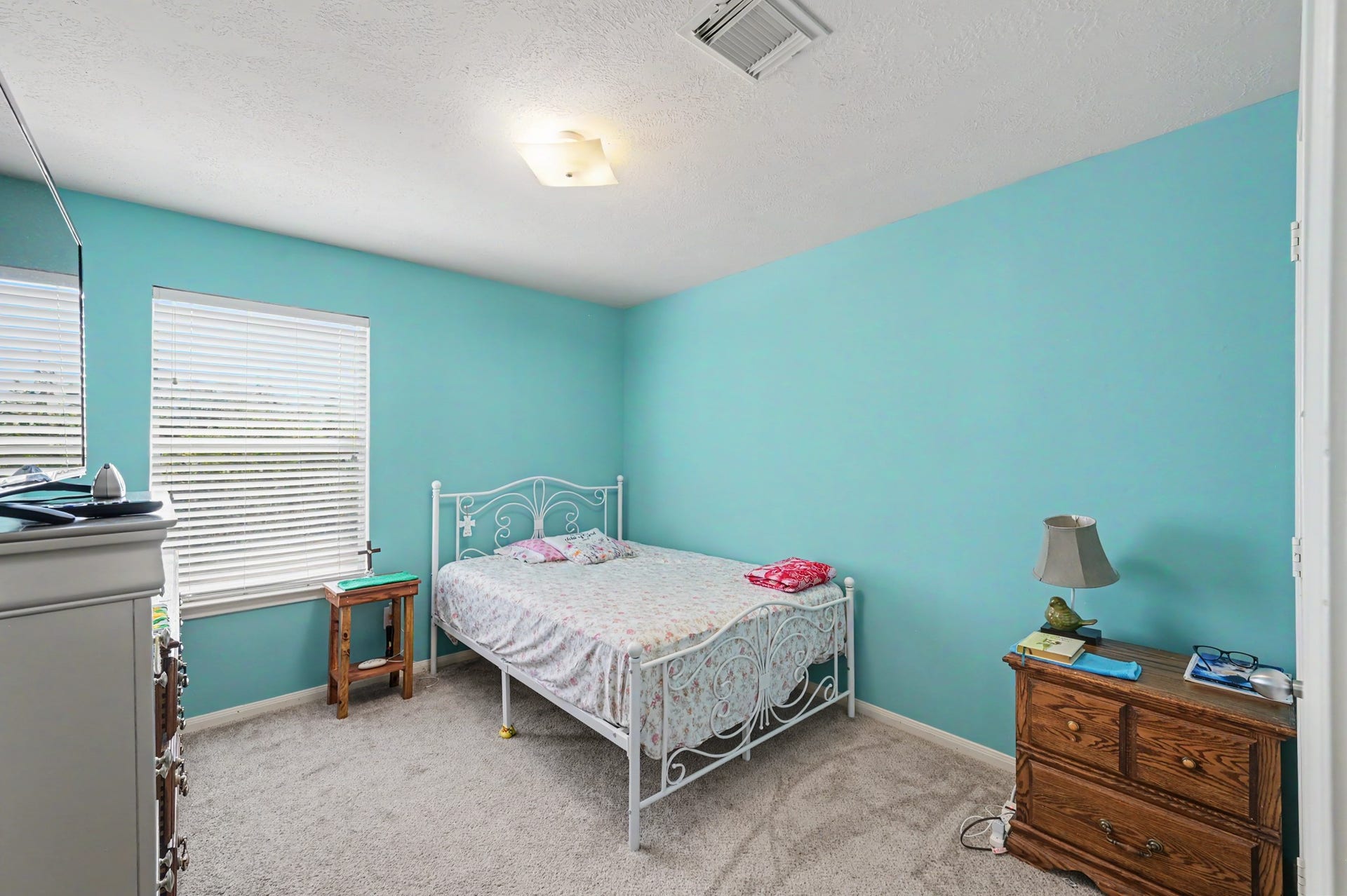 1819 Emerald Pathway Drive, Spring, TX 77388 Bedroom with cozy carpet, and abundant natural light from dual windows, perfect for relaxation.
