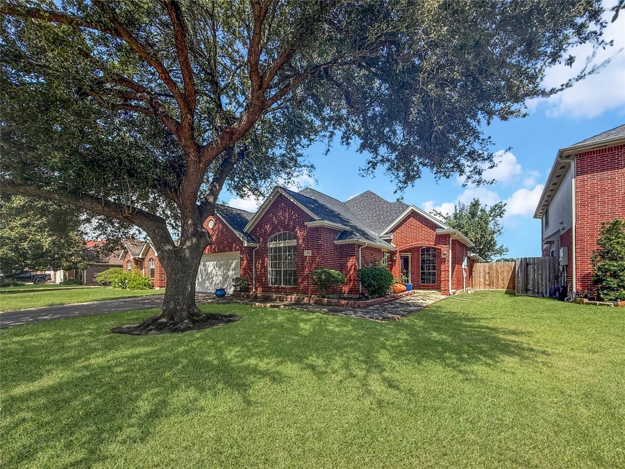 Property photo for 3911 Patras Drive, Pasadena, TX