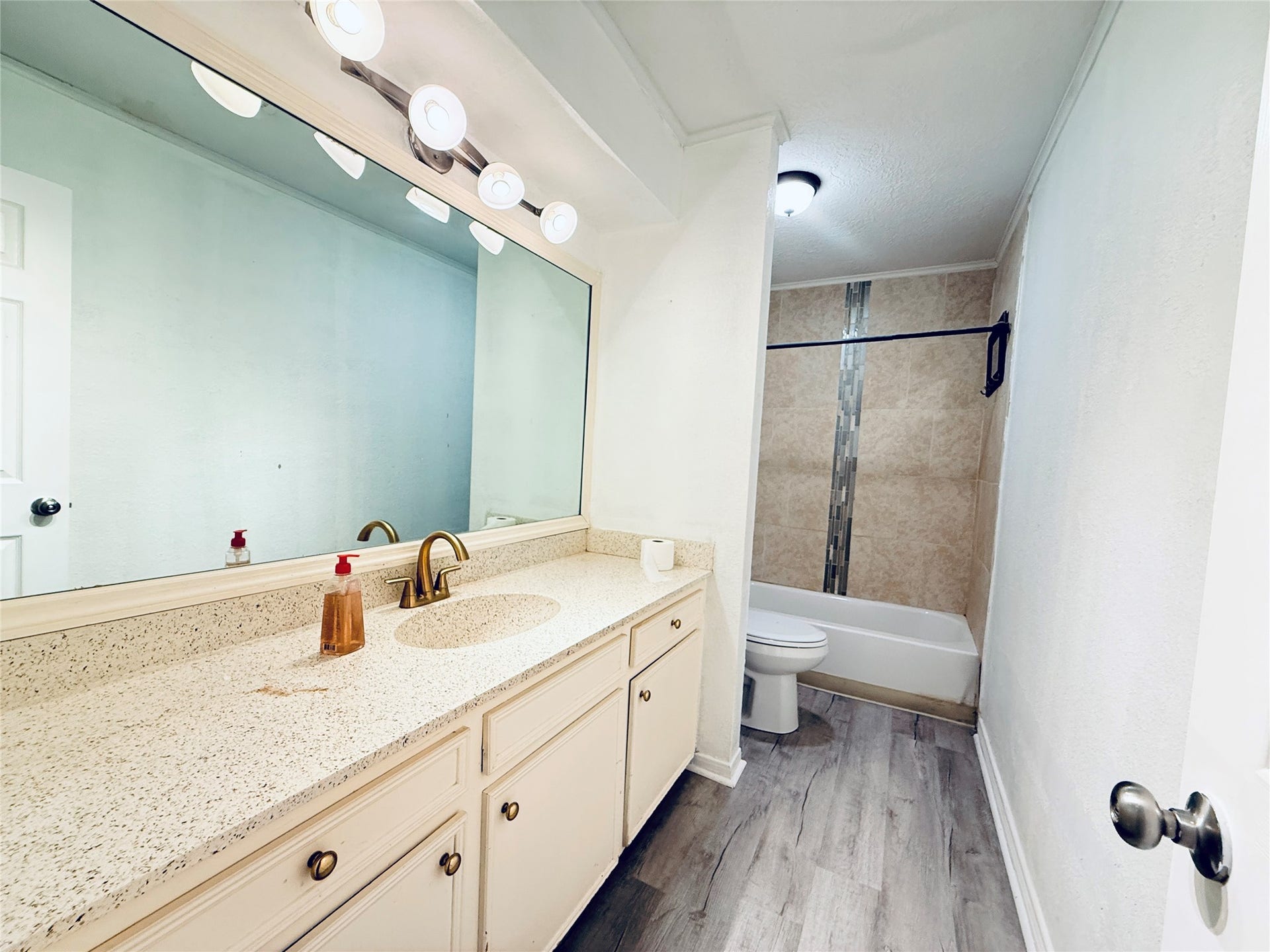 15331 Silverman Street, Houston, TX 77598 15331 Silverman Street, Houston, TX 77598
