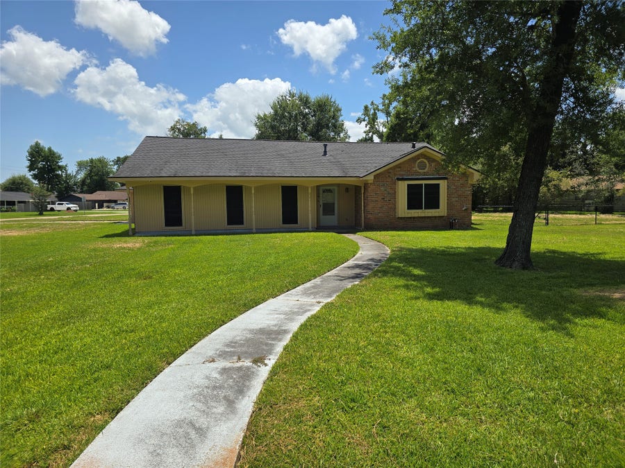 Property photo for 435 Rolling Wood Road, Baytown, TX
