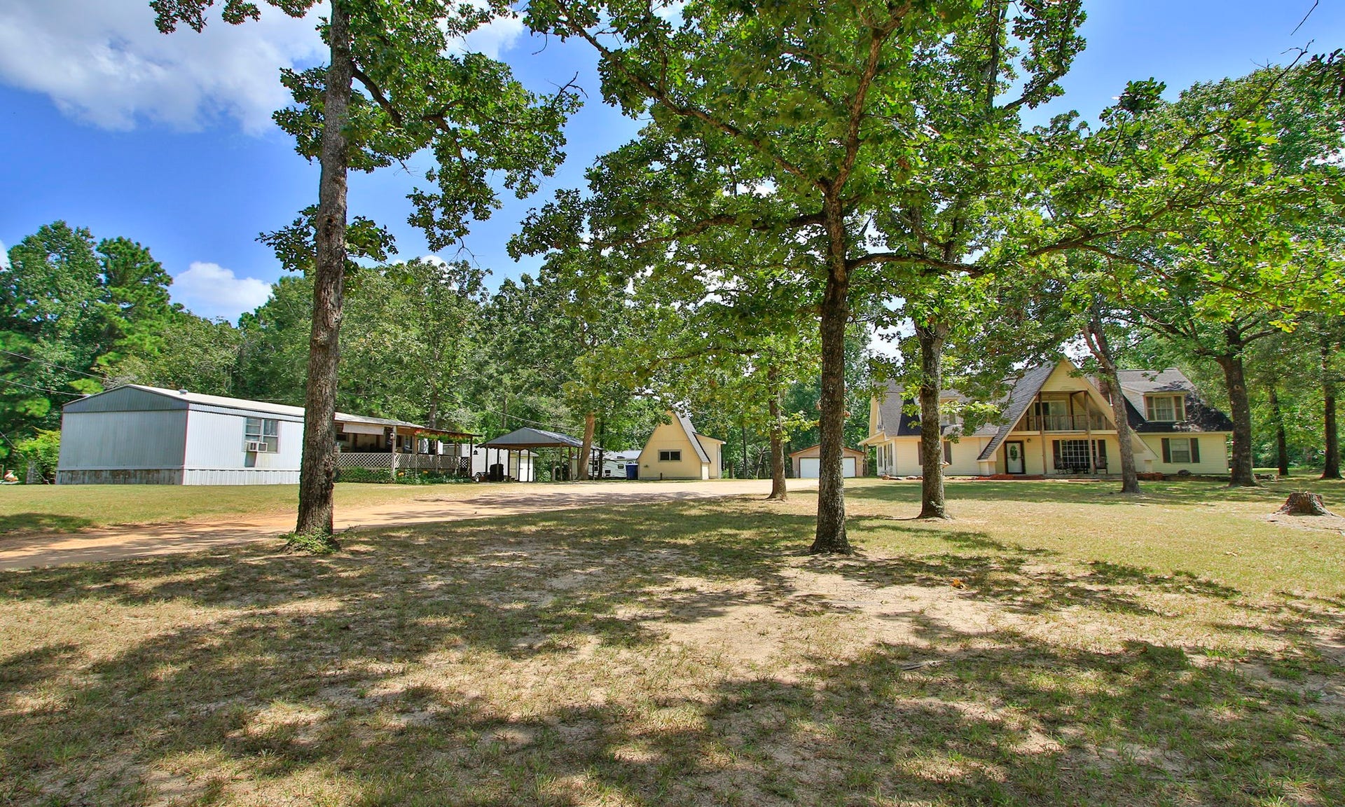 Two Homes  Endless Possibility
So much space and flexibility to live, work, and create the lifestyle youve been dreaming of. If youve been thinking about starting a business while balancing home life, this property gives you the room to make it happen.