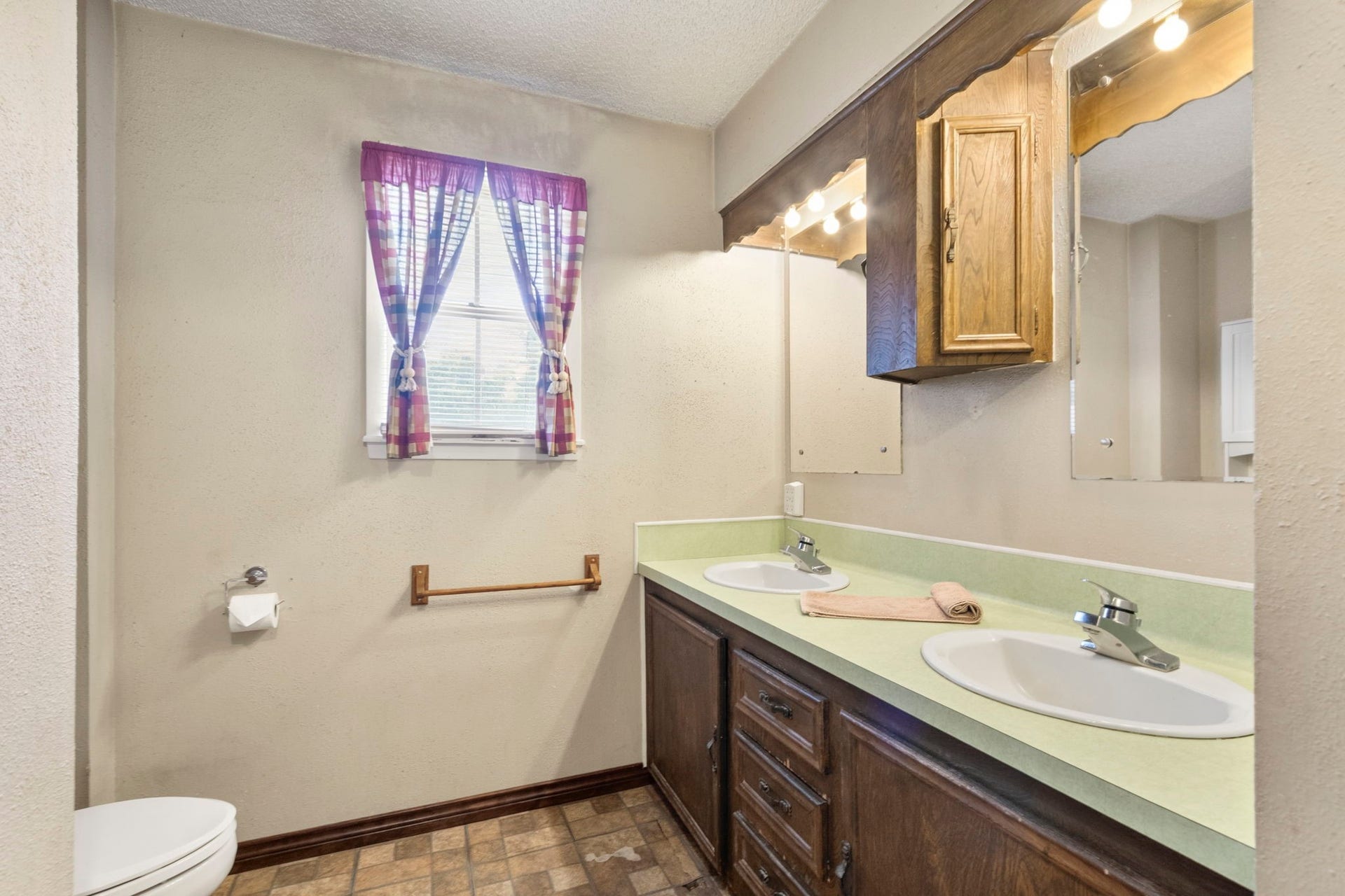 Two full bathrooms designed for everyday convenience.
Both bathrooms in the main home feature double sinks and a shower-and-tub combination, offering plenty of space for busy mornings and comfortable daily routines.