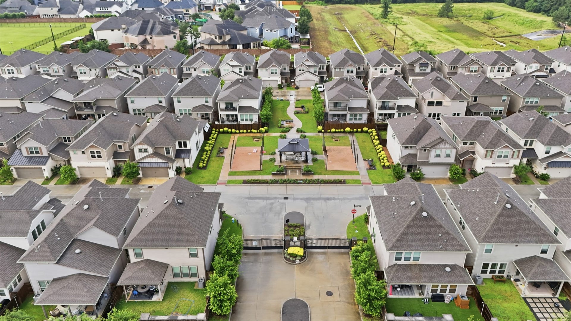 4028 Starbright Street, Houston, TX 77018 An overhead view frames the property's proximity to the community's central gated entrance and shared green space.