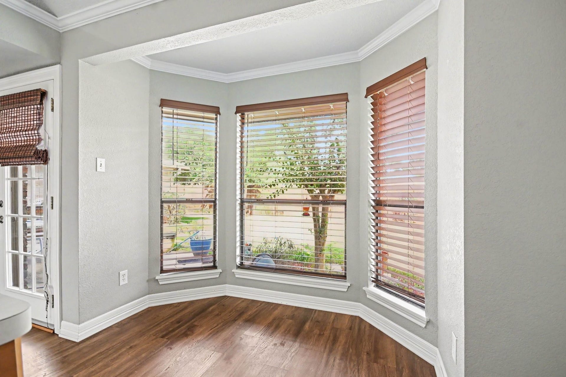 Breakfast room area off the kitchen with natural lighting