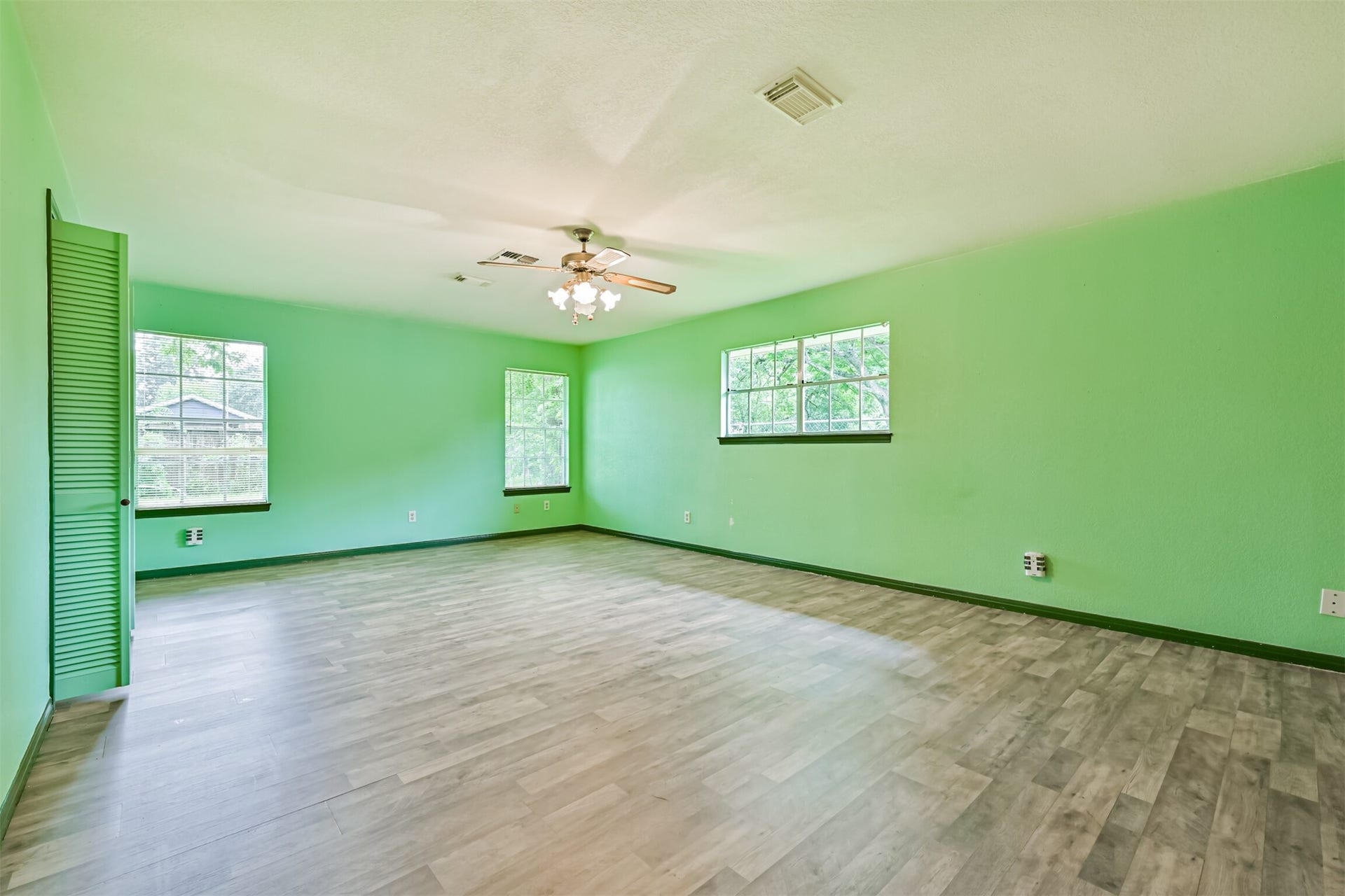 2012 Scott Street, La Marque, TX 77568 Large enough for a gameroom