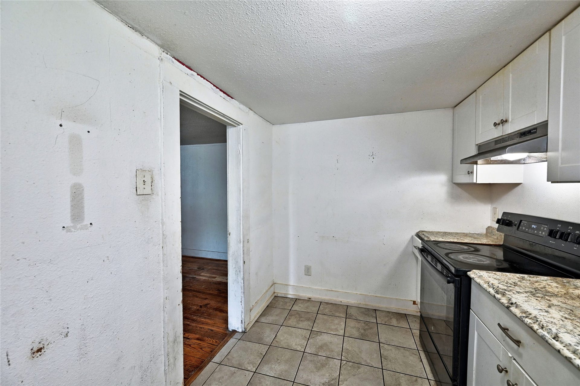 314 King Street, Houston, TX 77022 Kitchen