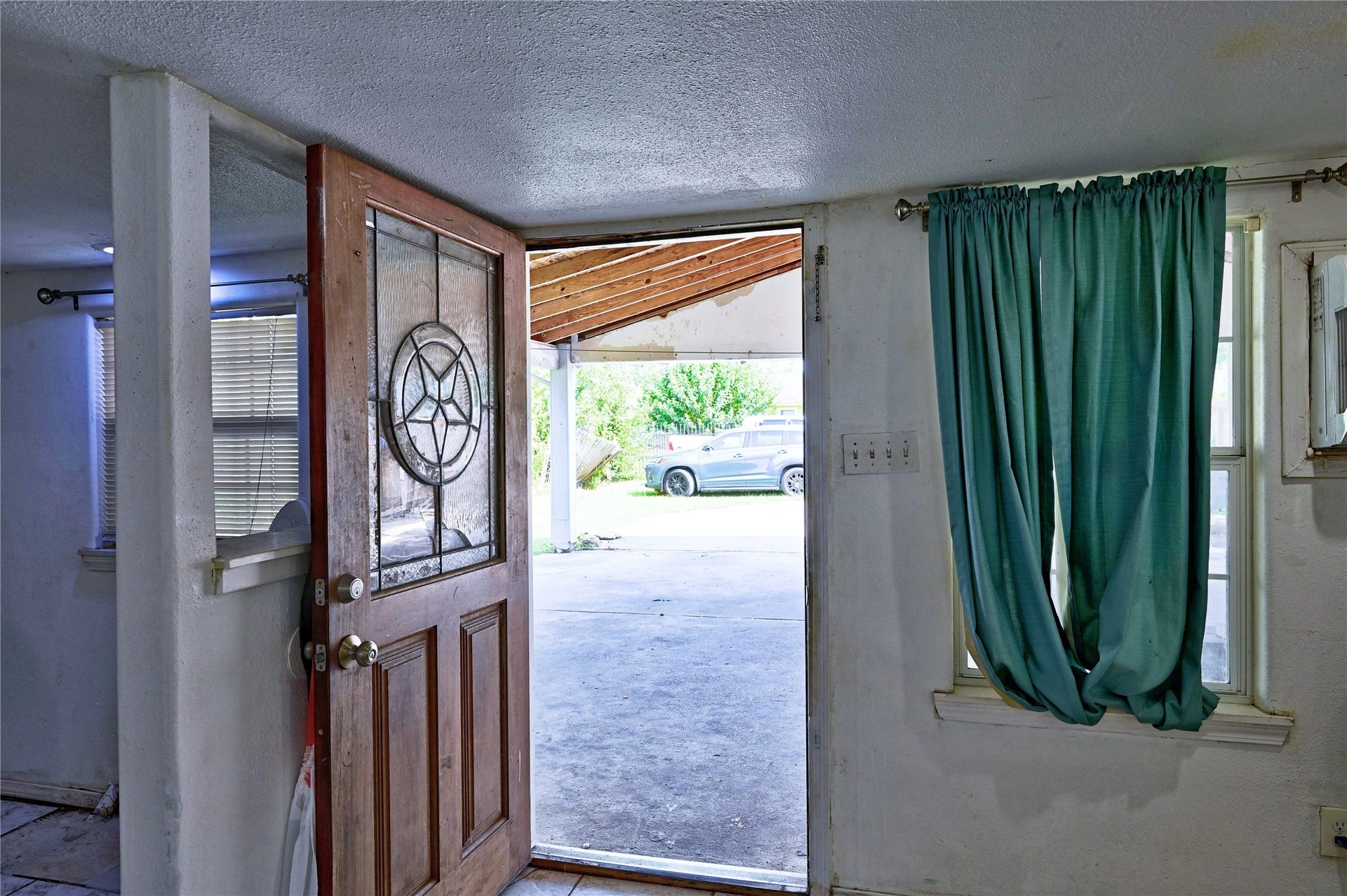 314 King Street, Houston, TX 77022 As you leave