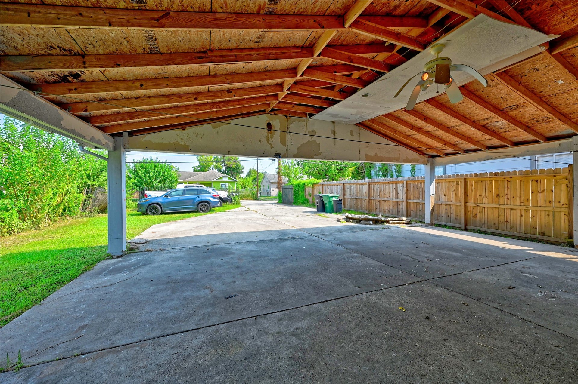 314 King Street, Houston, TX 77022 Porte-cochere