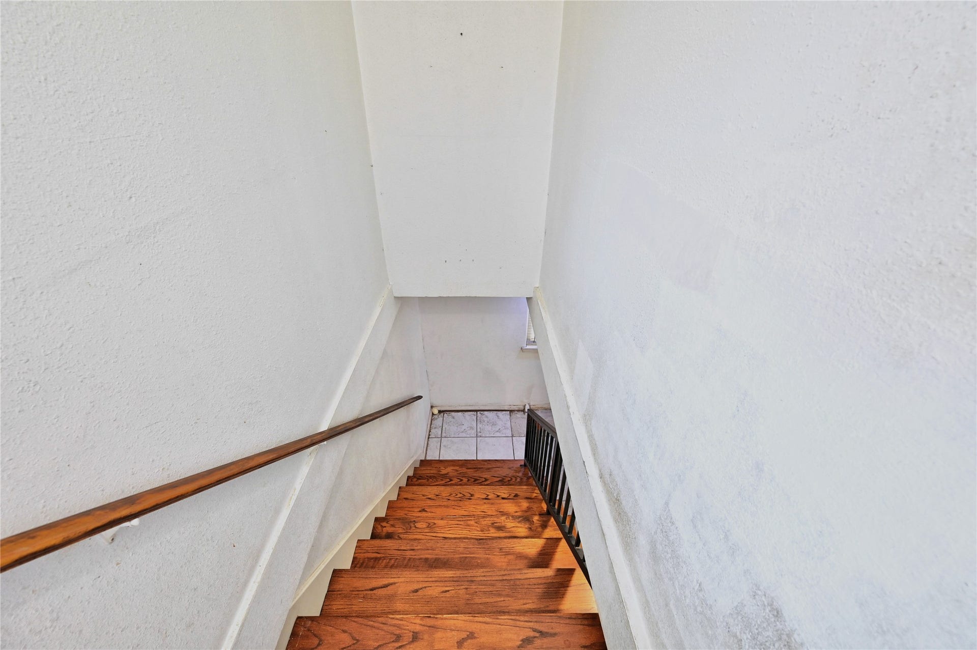 314 King Street, Houston, TX 77022 Staircase