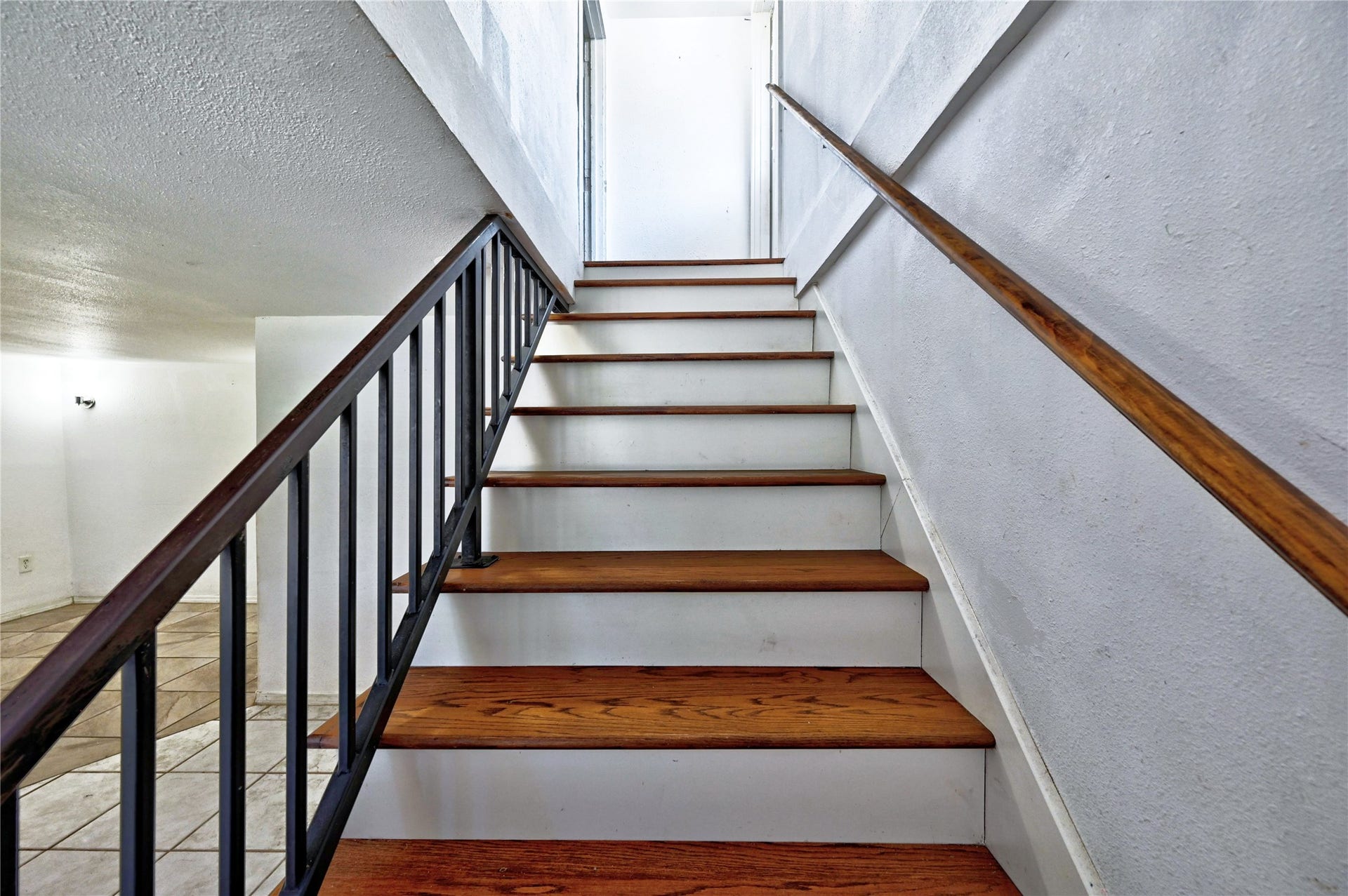 314 King Street, Houston, TX 77022 Staircase